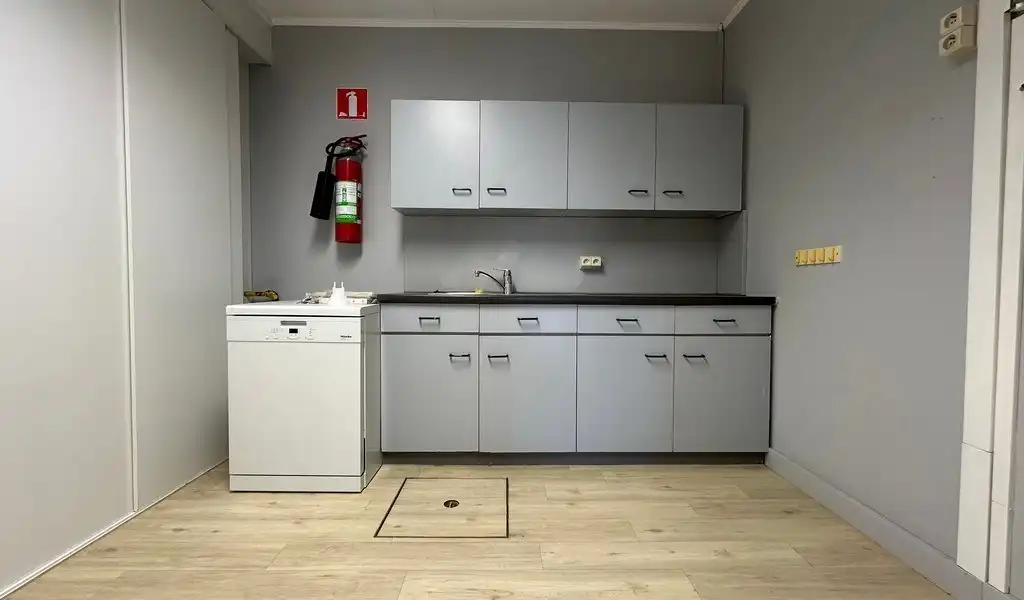 Alleenstaand kantoor te huur langs R4 te Wondelgem foto 4