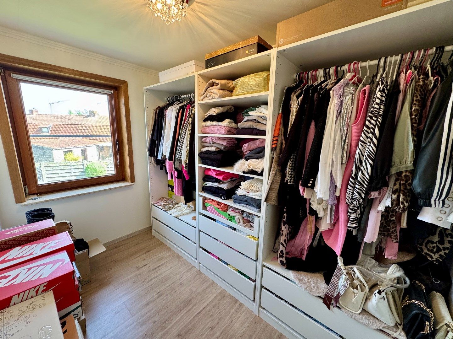 INSTAPKLARE HALFOPEN WONING MET 4 SLPKS, TUIN EN GARAGE foto 17