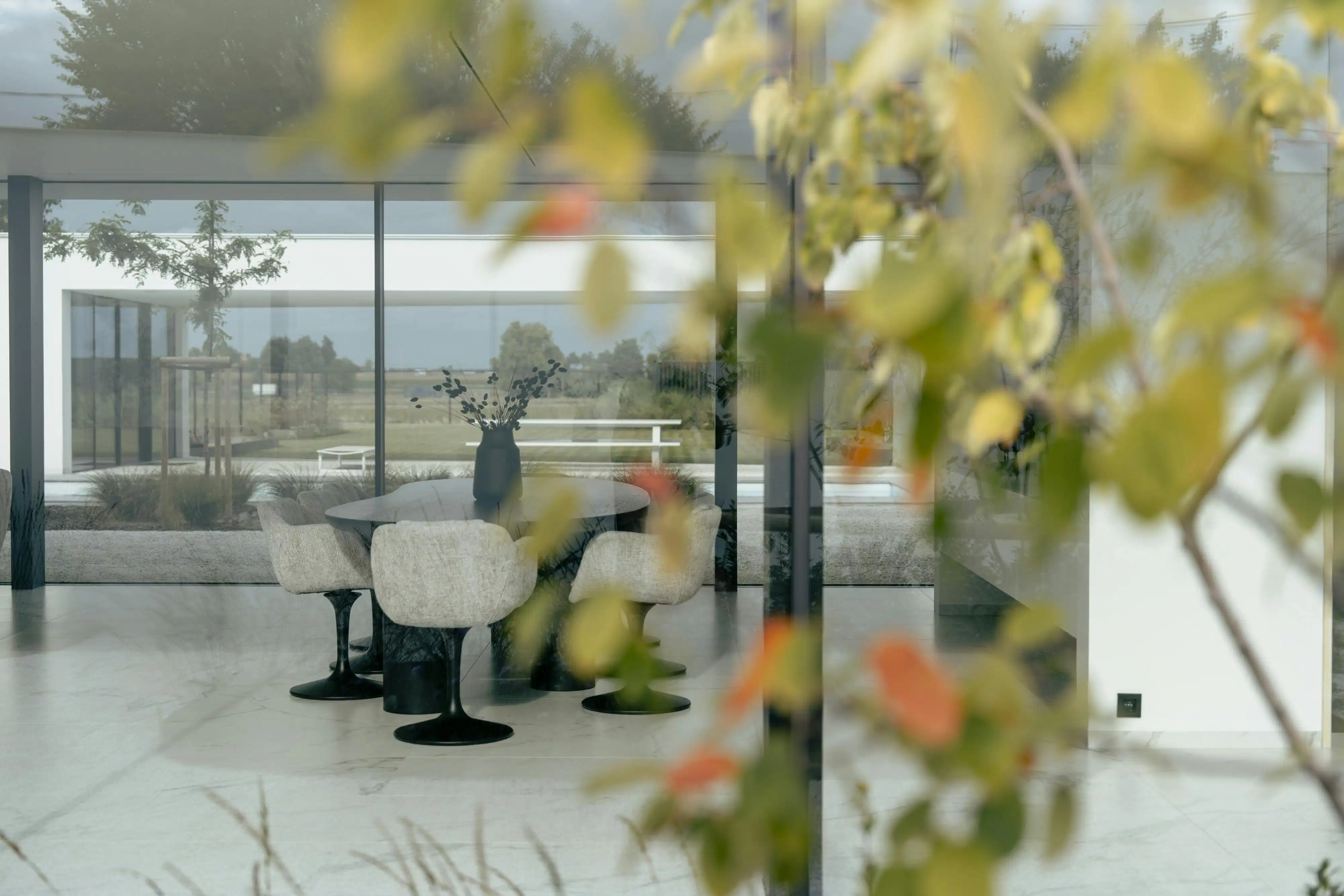 Hypermoderne strakke villa met zwembad in Gits foto 15