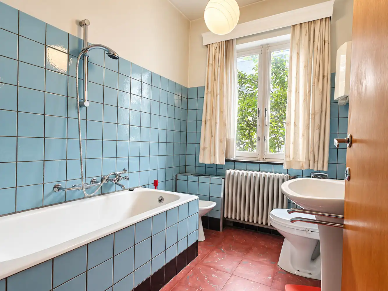 Charmante, te renoveren woning met veel potentieel gelegen in het prachtige Neerharen foto 17