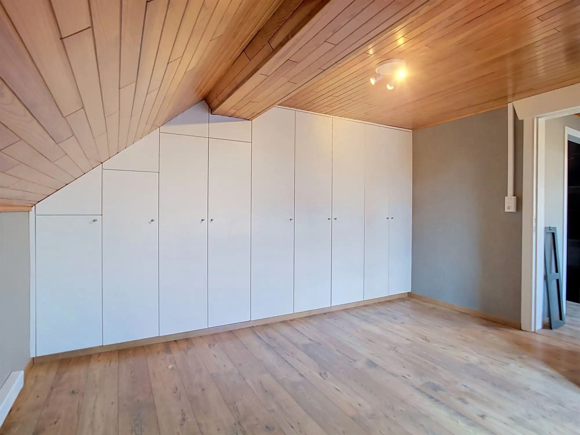 Charmante woning met 2 slaapkamers, garage en tuin op rustige ligging foto 17