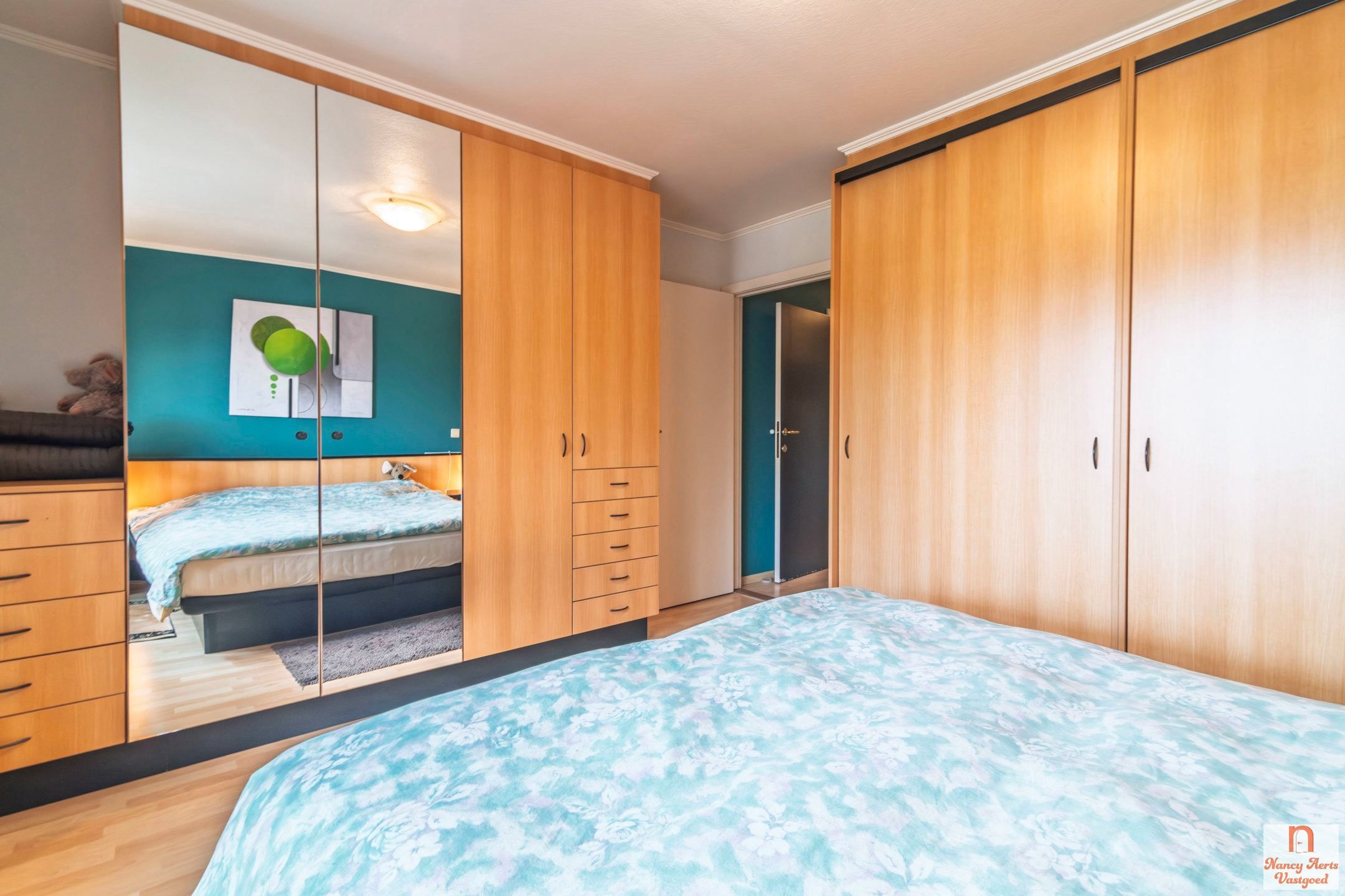 Ruim, stijlvol appartement met 3 slaapkamers foto 13