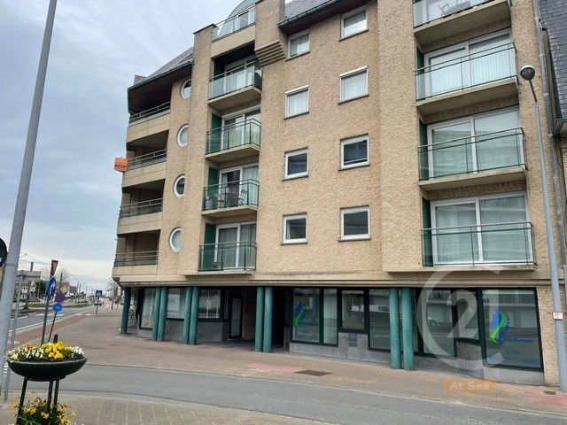 Prachtig hoekappartement met twee slaapkamers op de derde verdieping, vlakbij de winkelstraat en het strand. foto 15