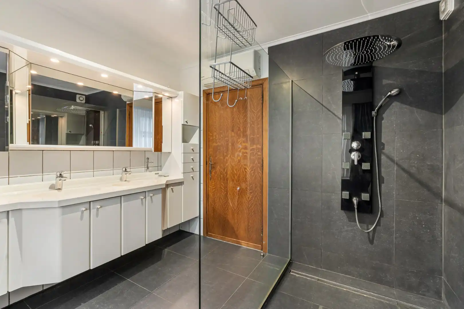 Halfvrijstaande woning op een perceel van 7a31ca, met aparte bureelruimte en inpandige garage! foto 10