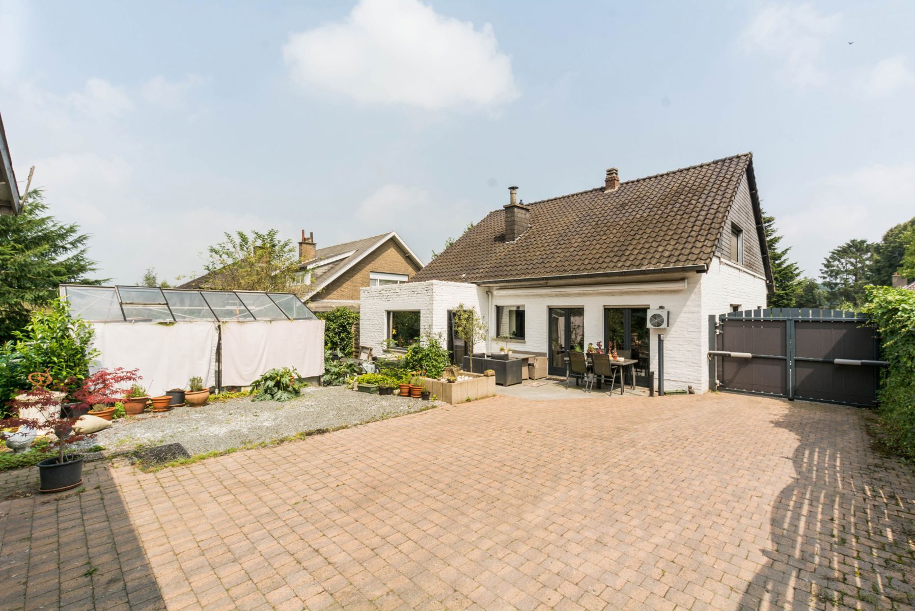 Ruime, verzorgde & instapklare woning OB met garages en tuin foto 6