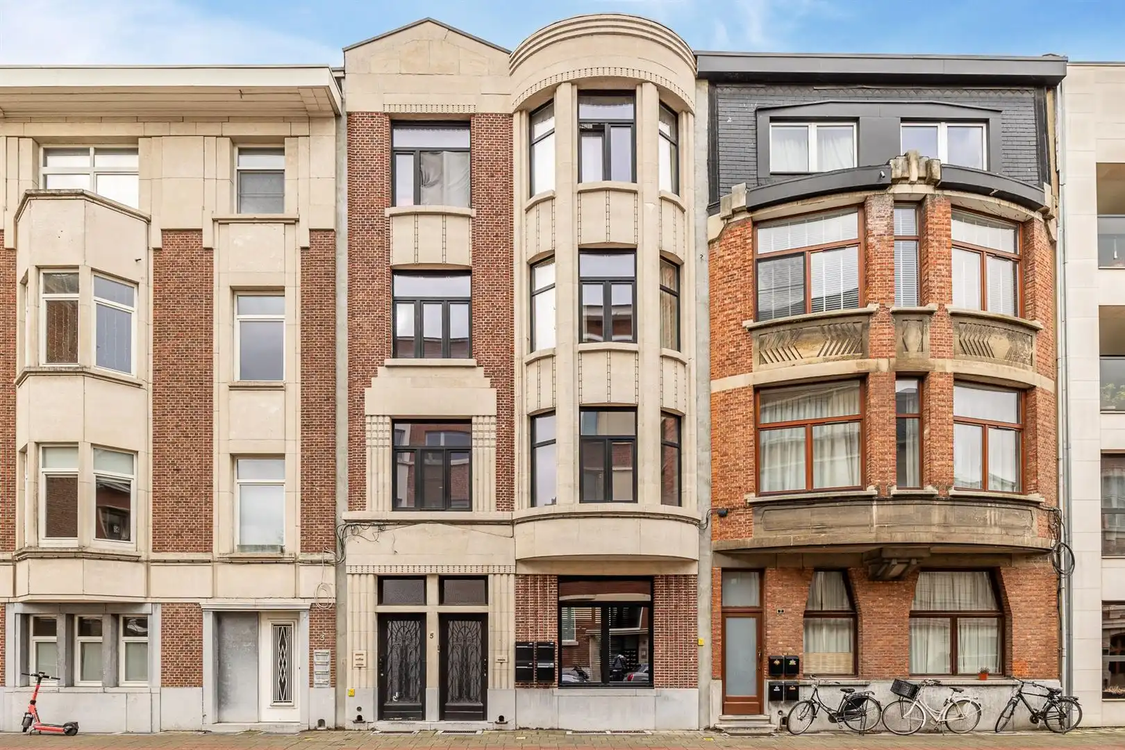 Wegdromen in een Art-deco appartement foto {{pictureIndex}}