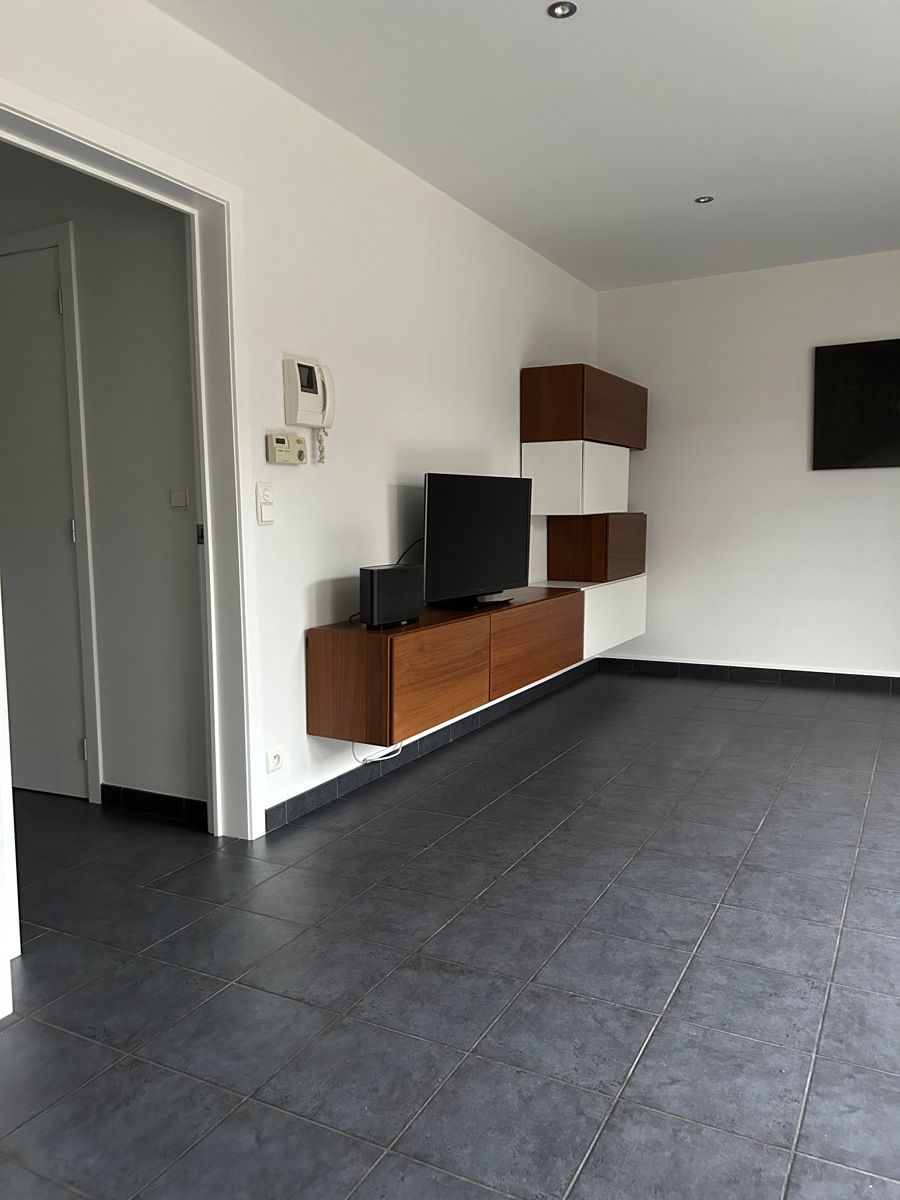 Gezellig modern zuinig appartement 106m² met 2 slaapkamer, gelegen aan de rand van Bilzen centrum, vlakbij supermarkt, trein en bushaltes, gezellige cafés en bistro’s. foto 5