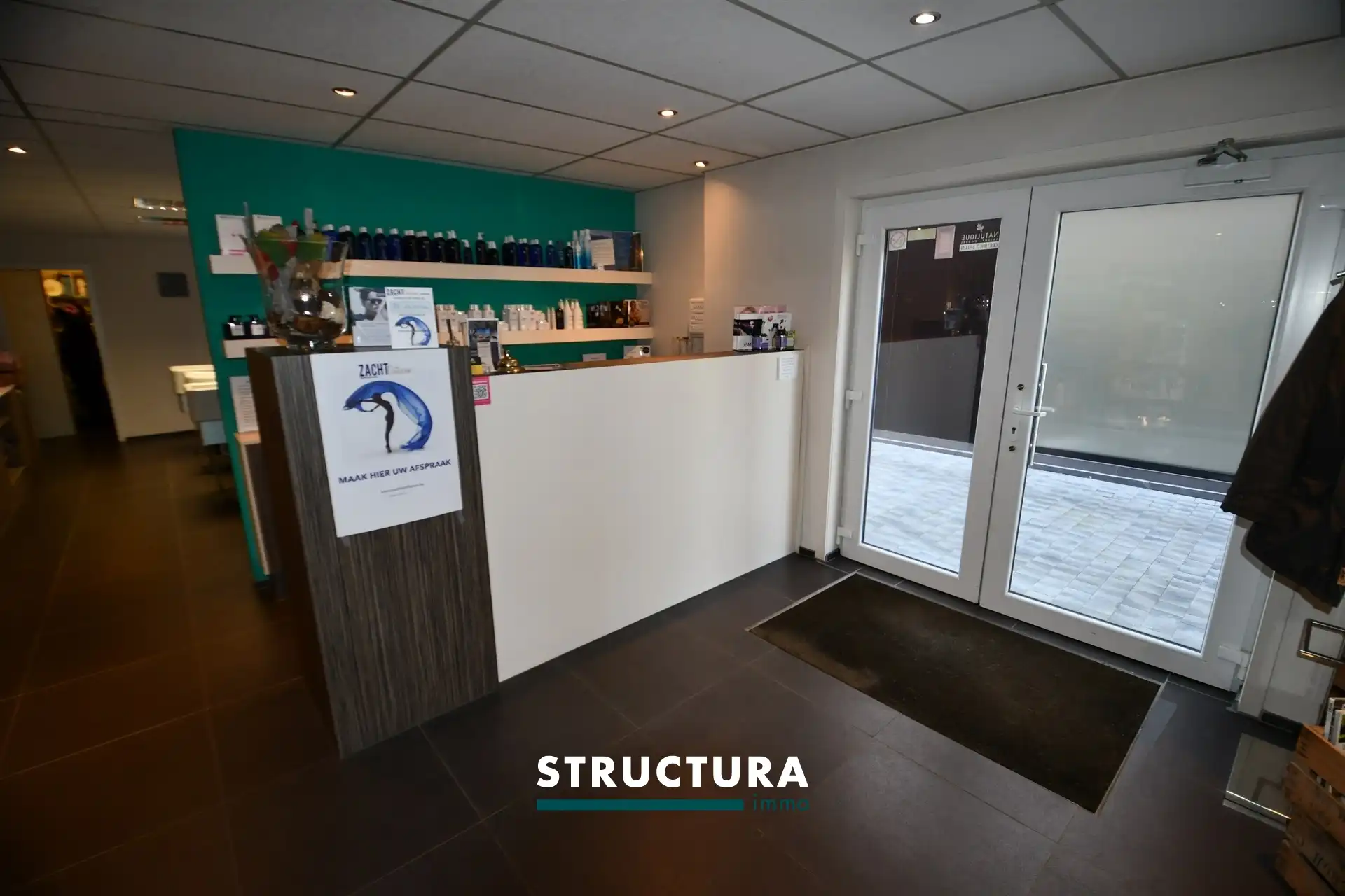 Ruime winkelruimte +/- 250 m² foto 2