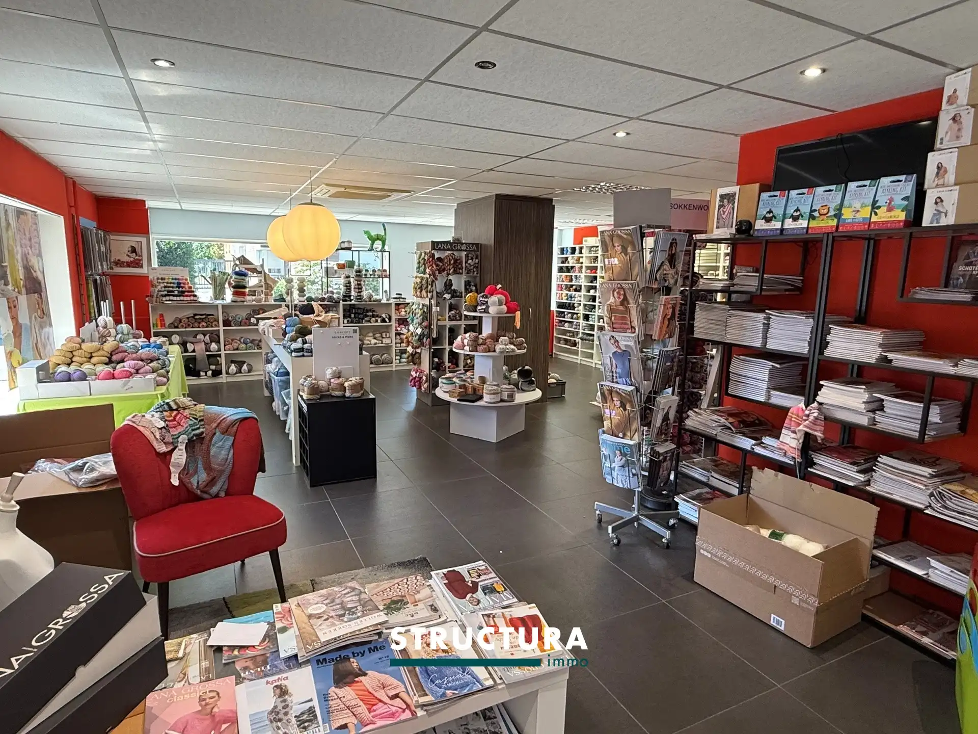 Ruime winkelruimte +/- 250 m² foto 2