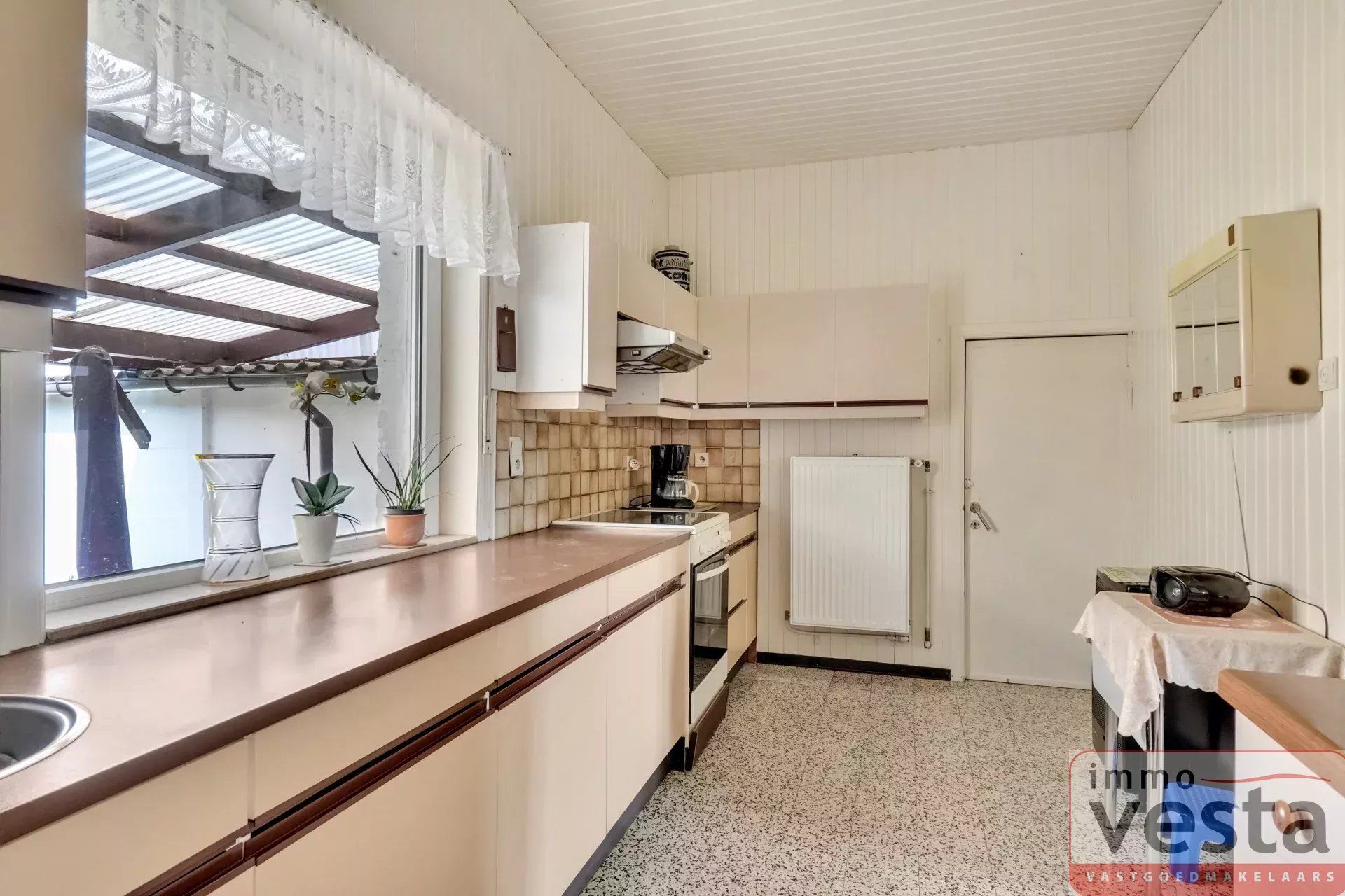 Te renoveren woning met landelijke ligging foto 10