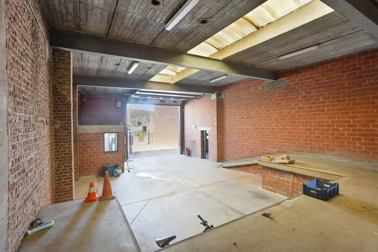 Woning met grote atelier(+/-205m²) te centrum Dworp foto 30