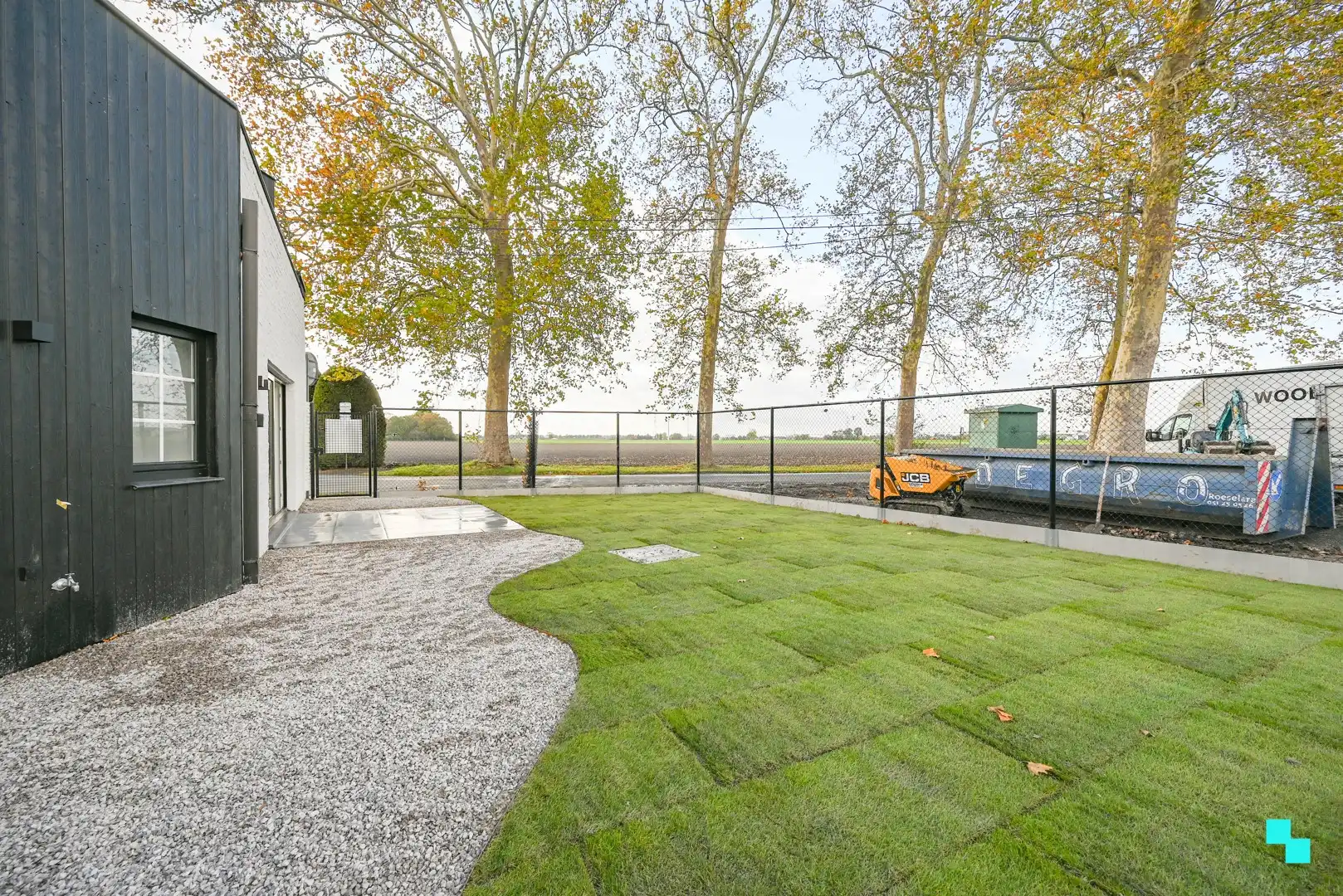 Volledig gerenoveerde woning met zicht op de velden foto 25