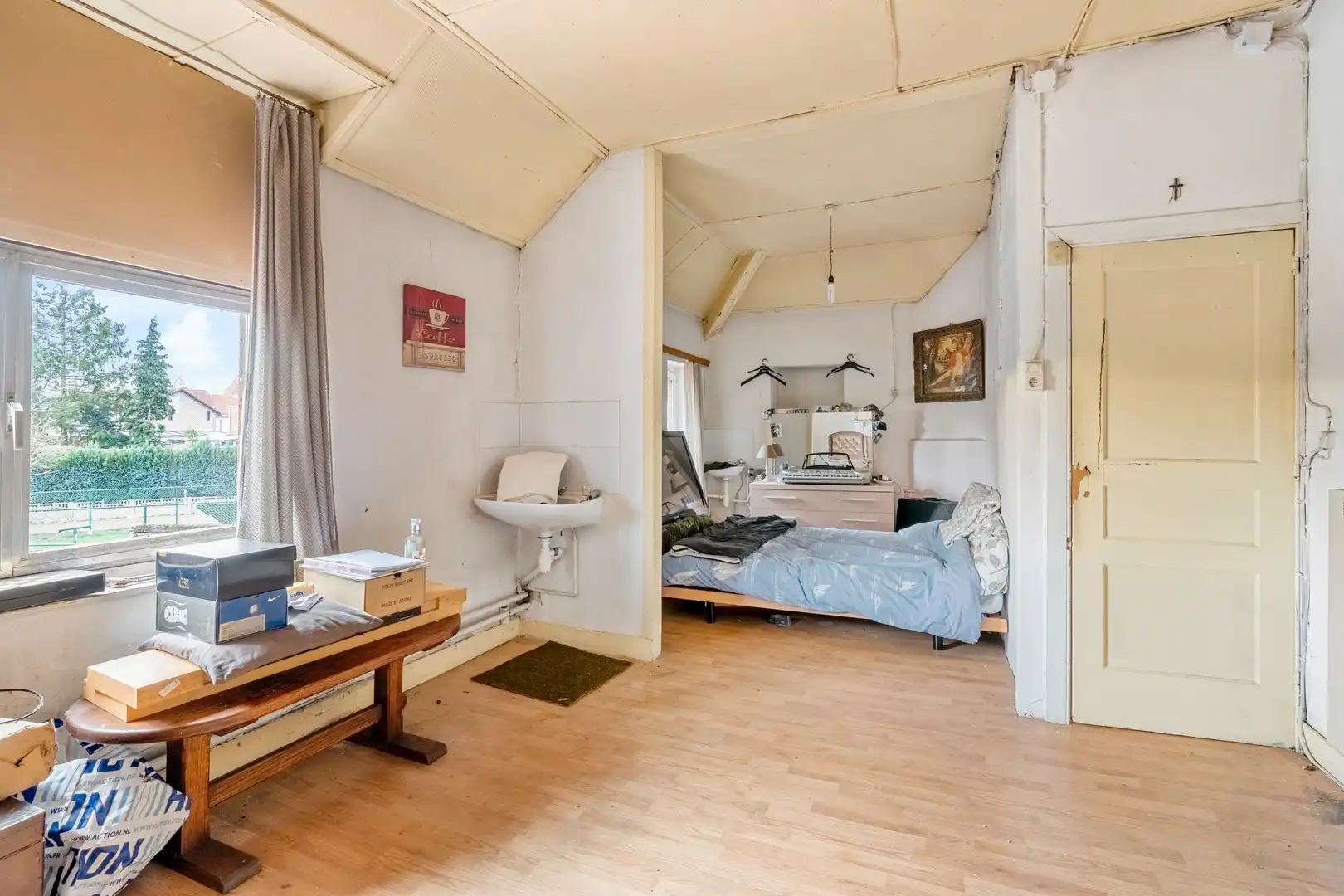 Woning met uitzonderlijk potentieel voor totale renovatie in Genk foto 11