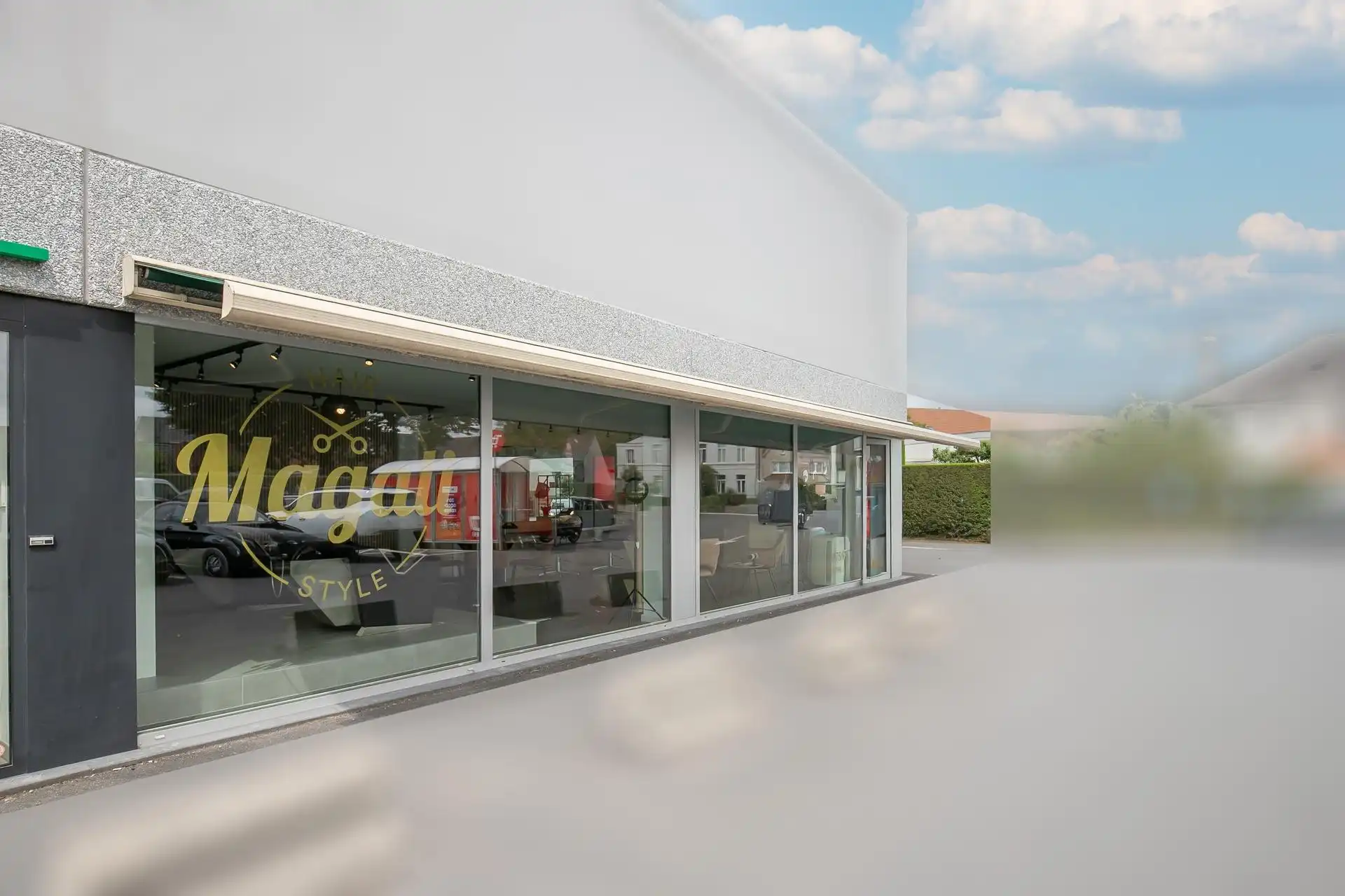 Commercieel gelegen kantoor of handelsland te Oedelem. foto {{pictureIndex}}