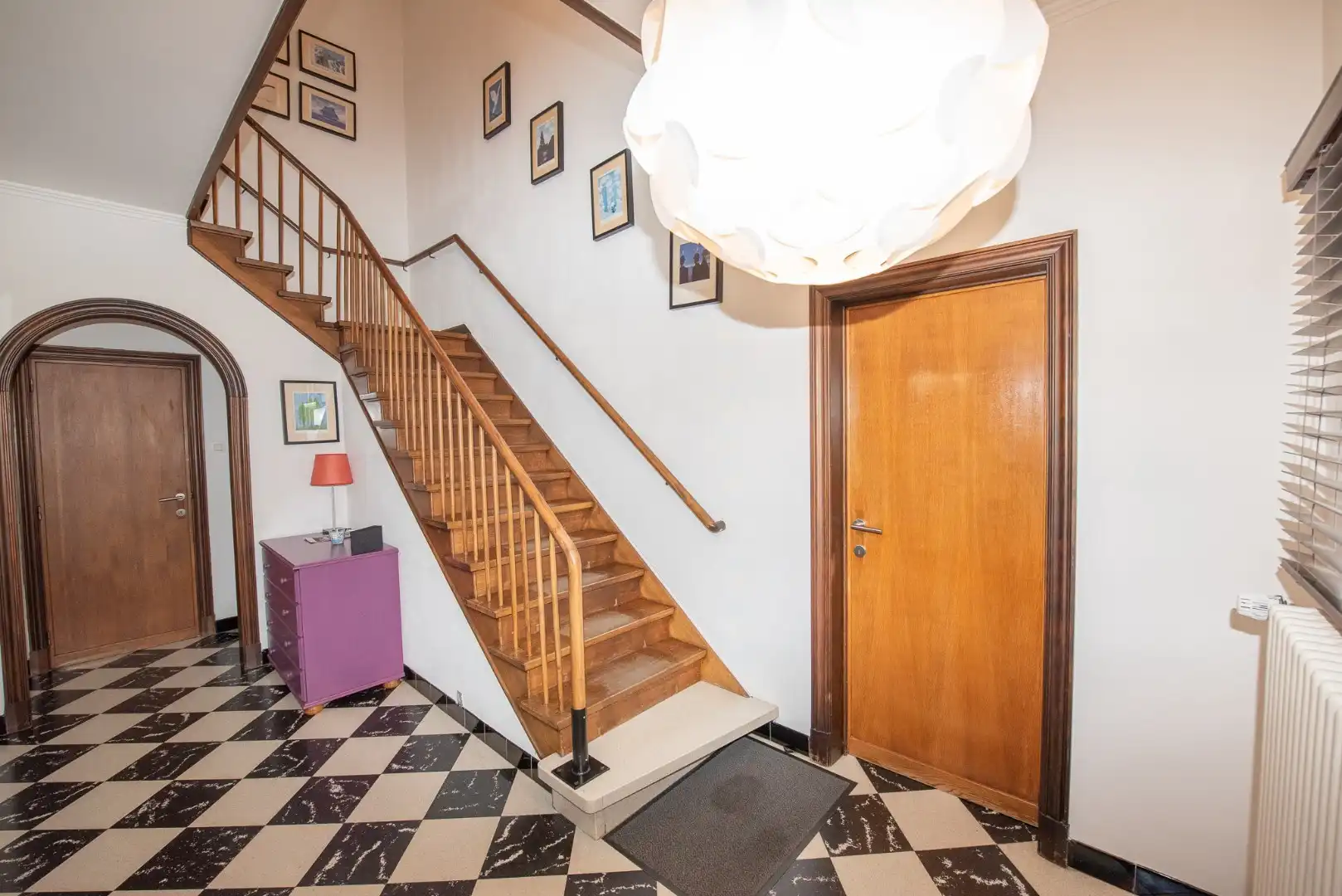 Ruime  en goed onderhouden woning met 3 slaapkamers op centrale ligging te Deerlijk. foto 6