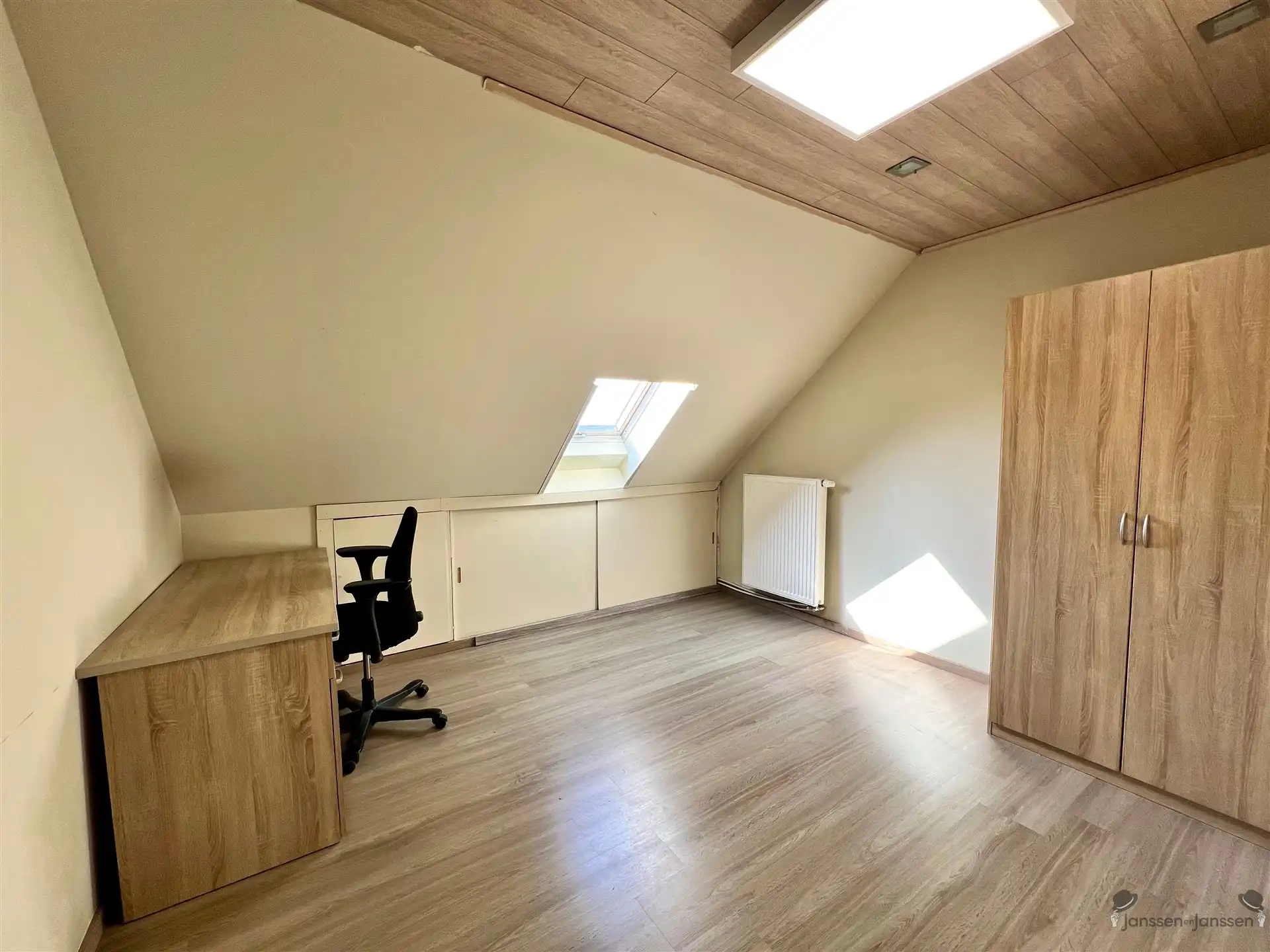 Ruime woning met 5 slaapkamers foto 17