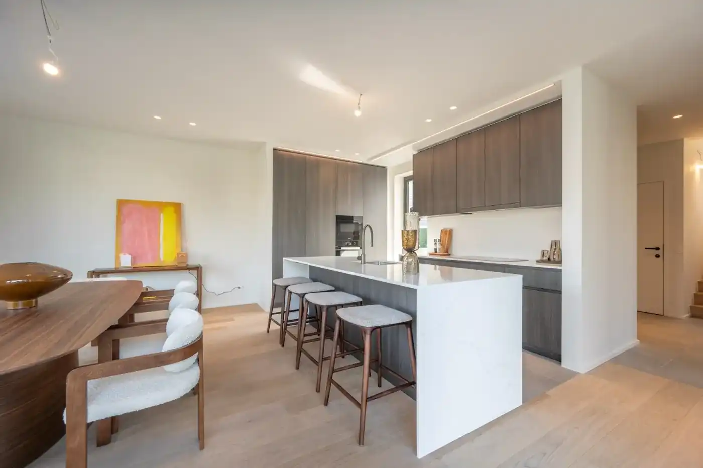 Alleenstaande nieuwbouwvilla met aangename volumes foto 9
