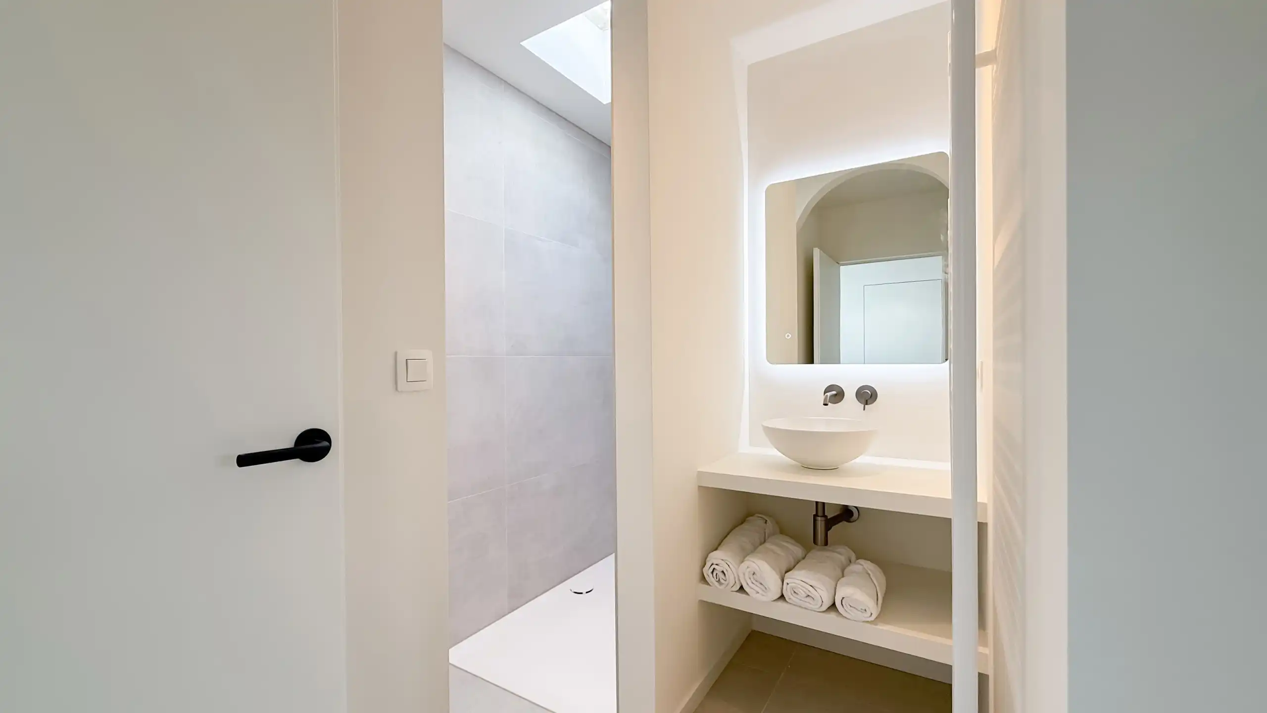 Gerenoveerde woning met zonnige tuin nabij de Graaf Jansdijk foto 24