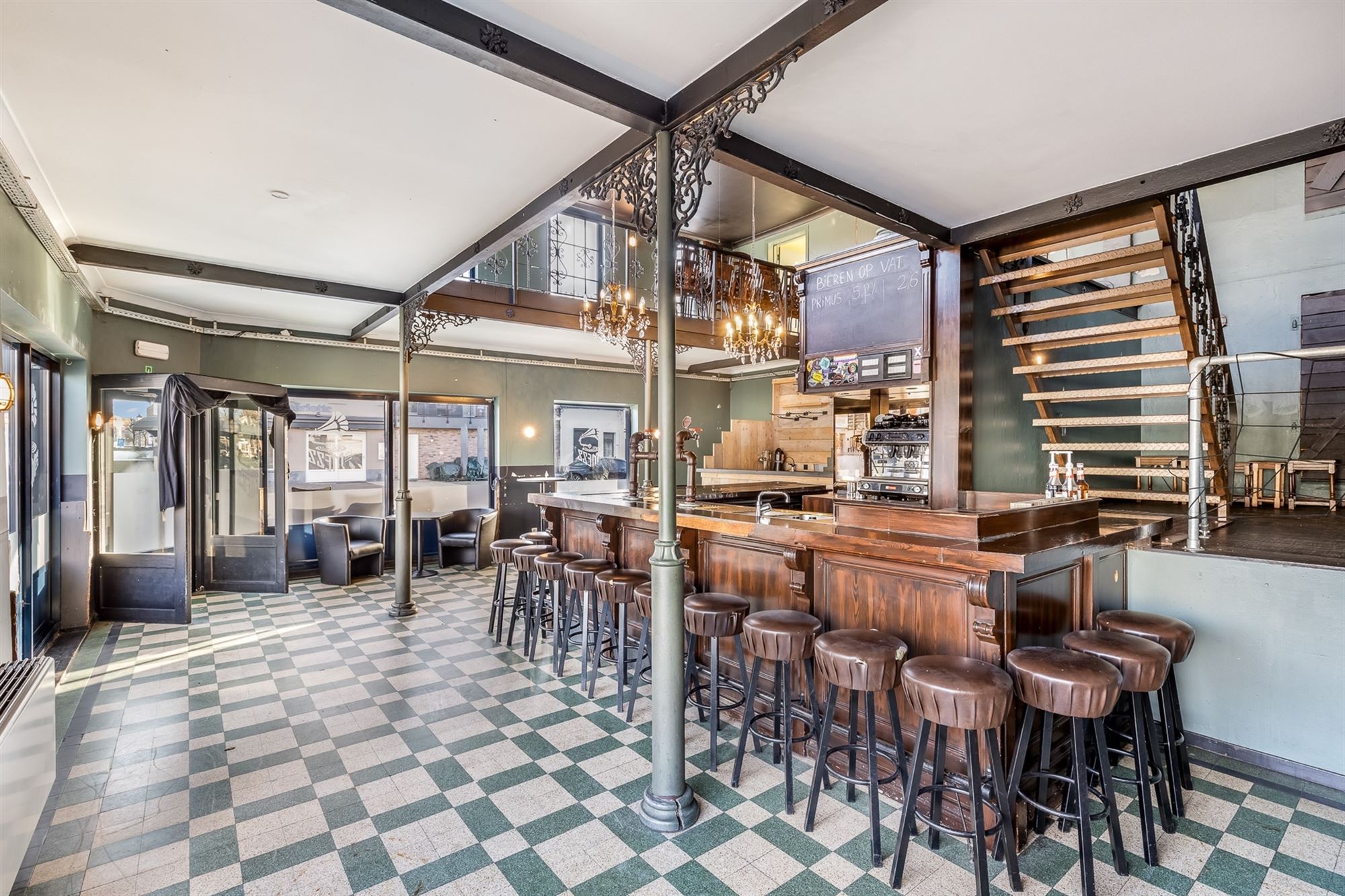TE RENOVEREN HORECAZAAK MET POTENTIEEL, ZEER GOED GELEGEN IN HET CENTRUM VAN LEOPOLDSBURG foto 3