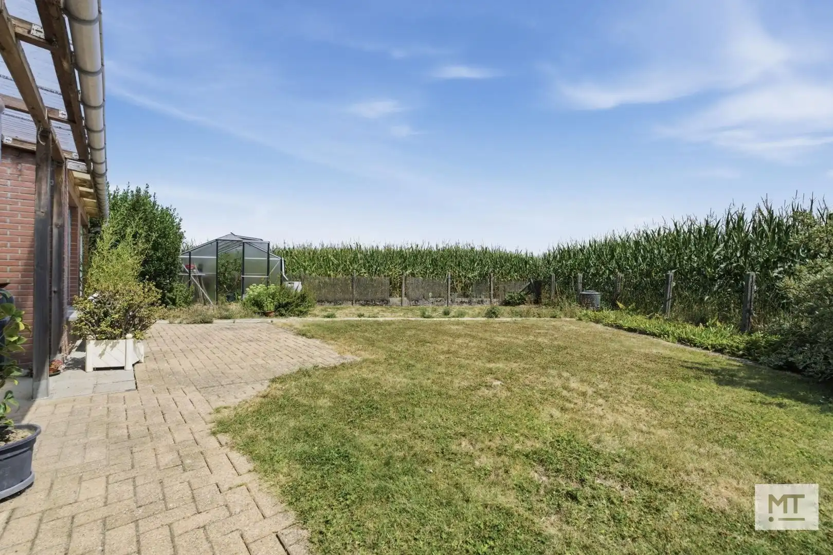 Te renoveren alleenstaande woning op een landelijke locatie in Wijtschate foto 5