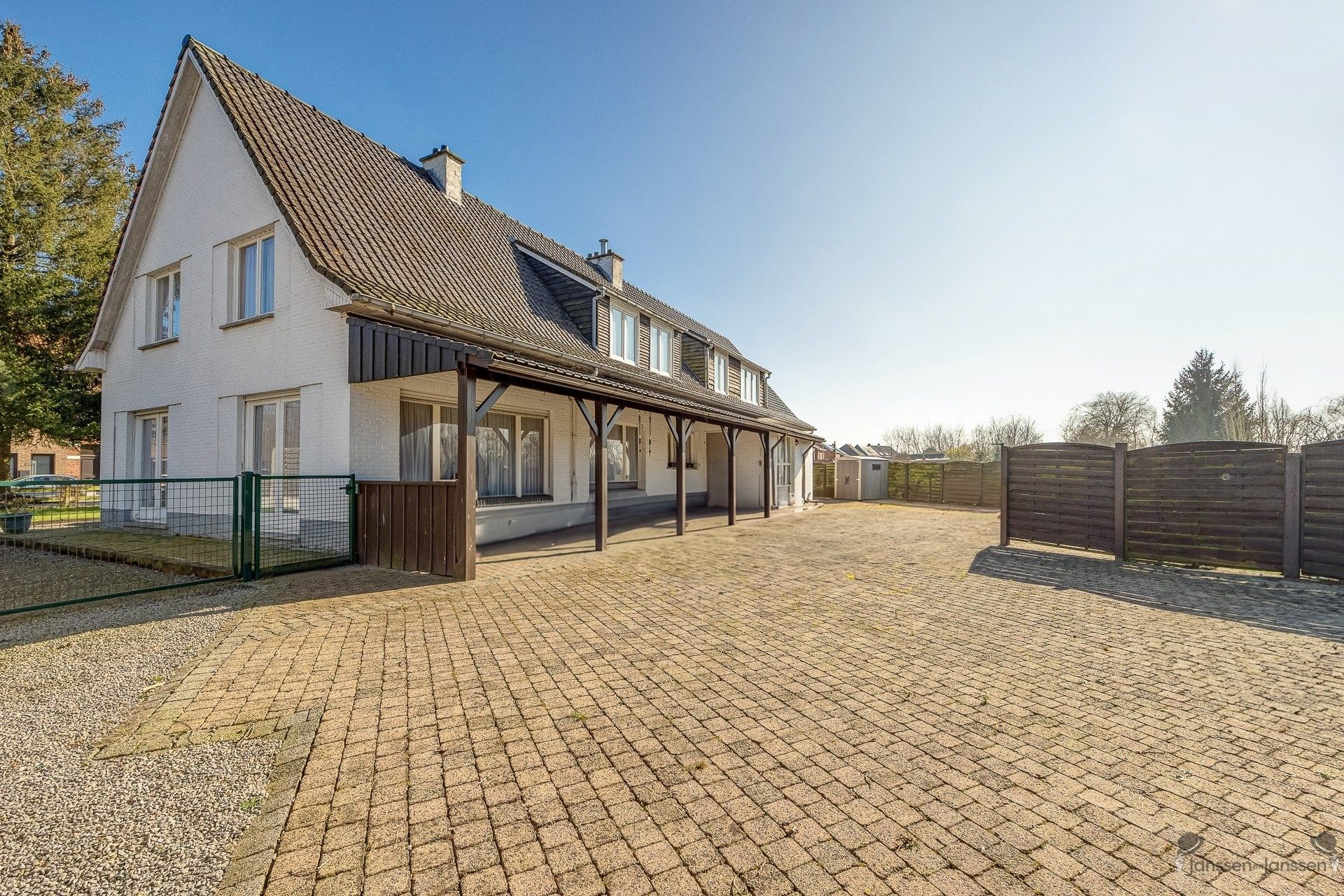 villa op een perceel van 3.552 m² foto 36
