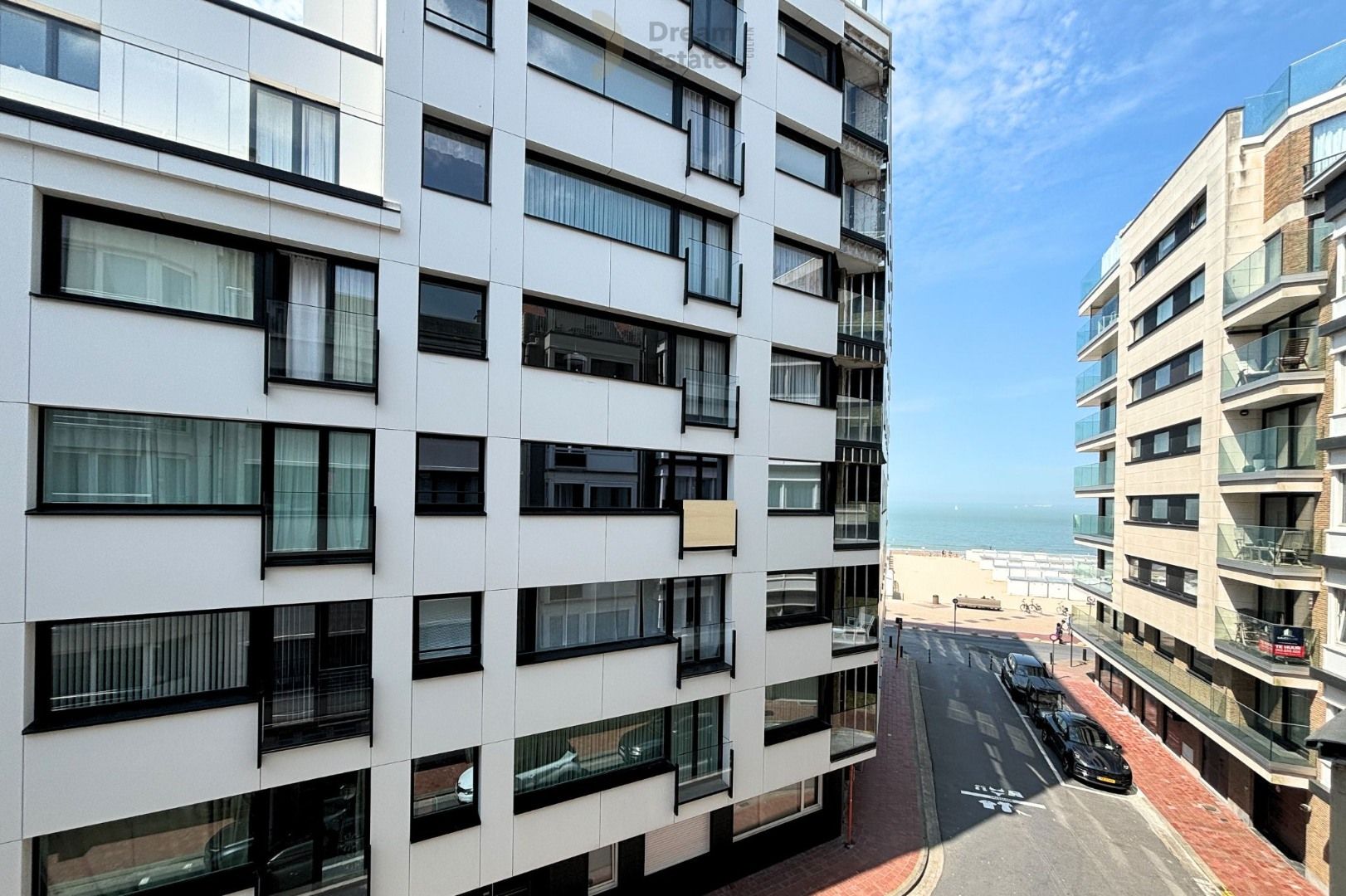 Gerenoveerd 3-slaapkamerappartement met zijdelings zeezicht in Knokke foto 2