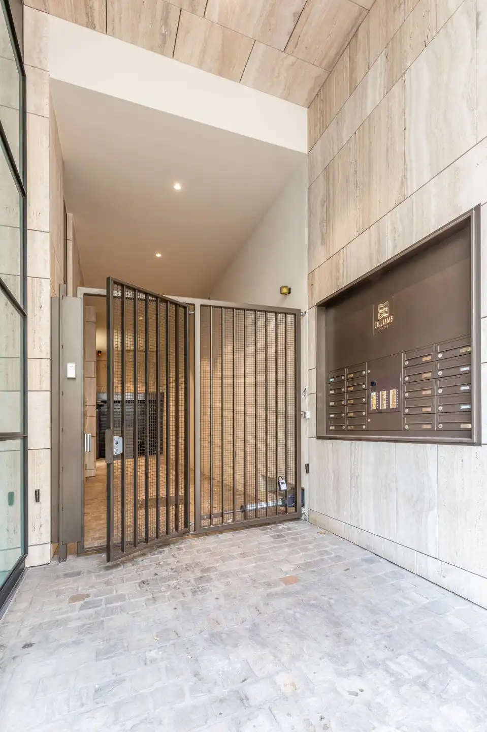 Exclusief gemeubeld loft-appartement TE HUUR op AAA+ locatie foto 3