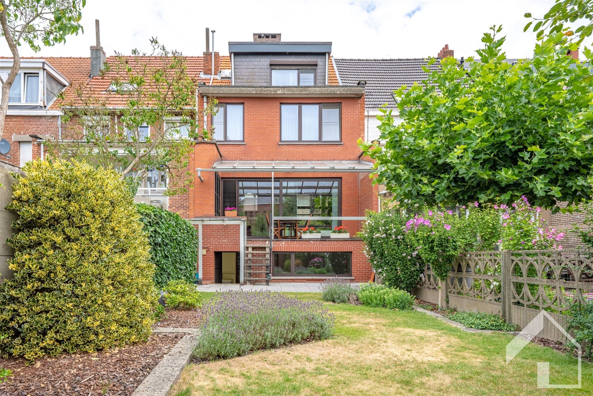 Ruime woning met 4 slaapkamers foto 24