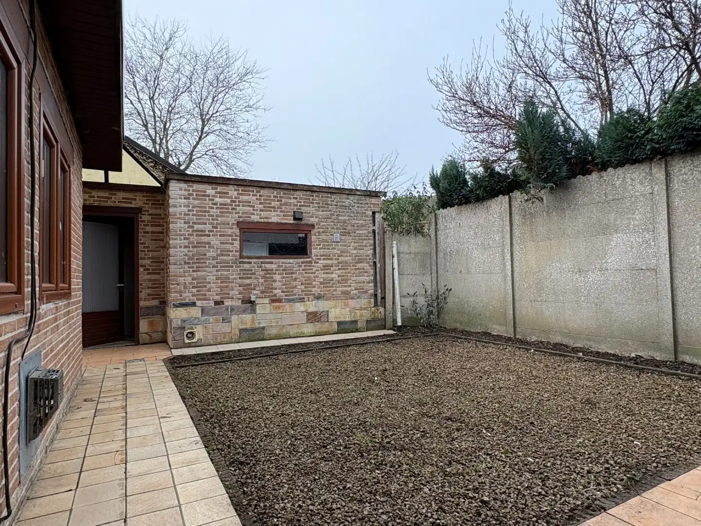 Opslagplaats/atelier in het centrum van Kuurne met vrijstaande garage en bureauruimte foto 14