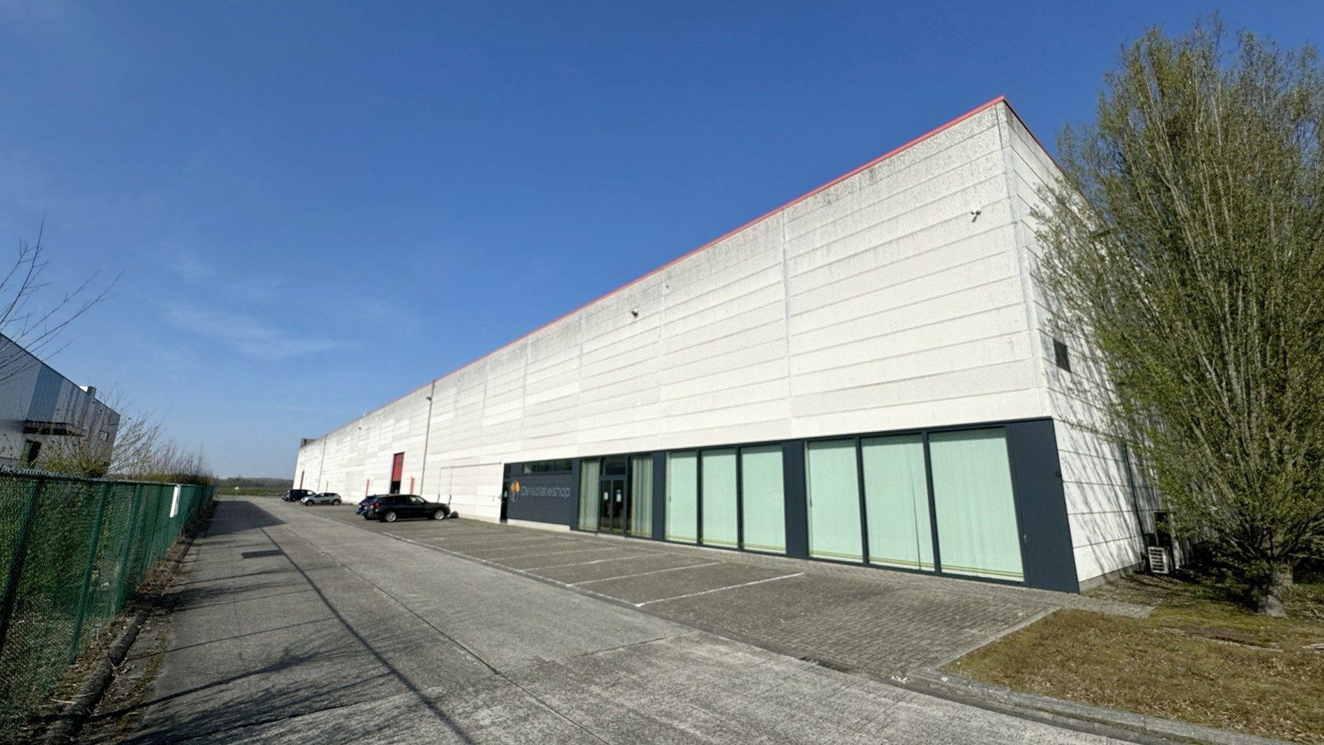 Loods met kantoor te huur nabij E19 in Mechelen foto 2