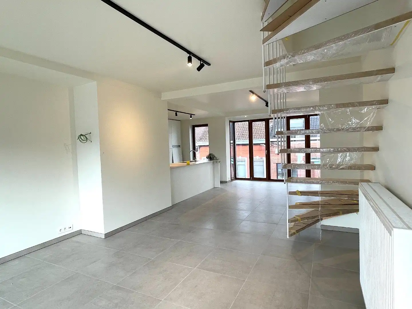 Prachtig, lichtrijk duplex-appartement in hartje Wevelgem!  foto 4