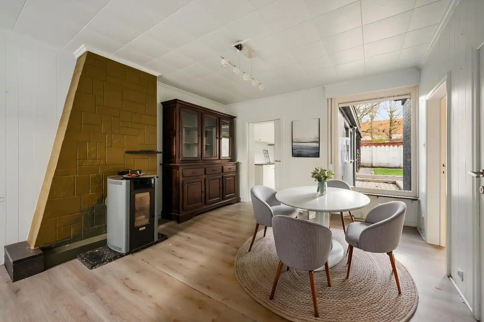 Woning met 3 slaapkamers, zolder, garage en tuin met uitweg in Dadizele-centrum foto 5