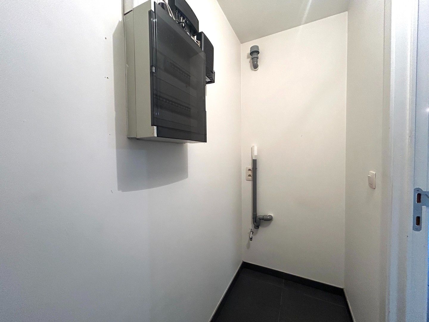 Instapklaar appartement nabij centrum Oostrozebeke! foto 4