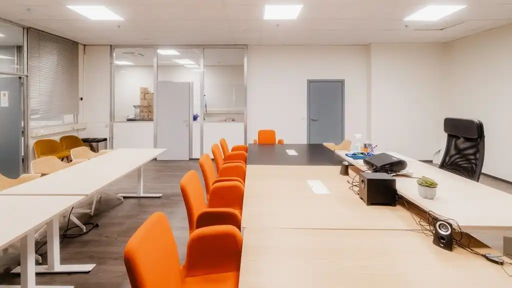 Logistiek bedrijfspand te huur in industriezone Z4 in Asse foto 12