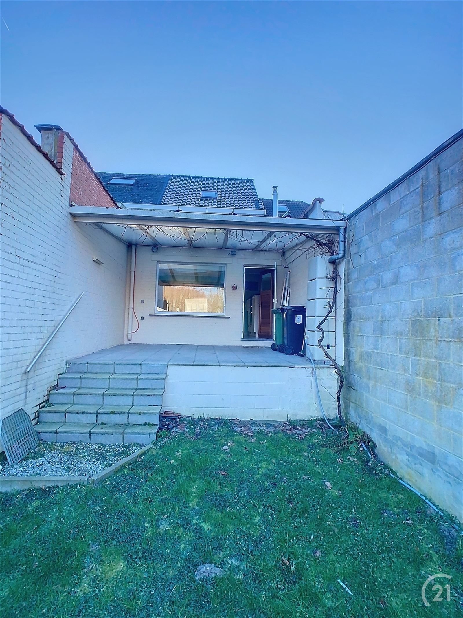 Gerenoveerde woning met tuin in rustige straat foto 19