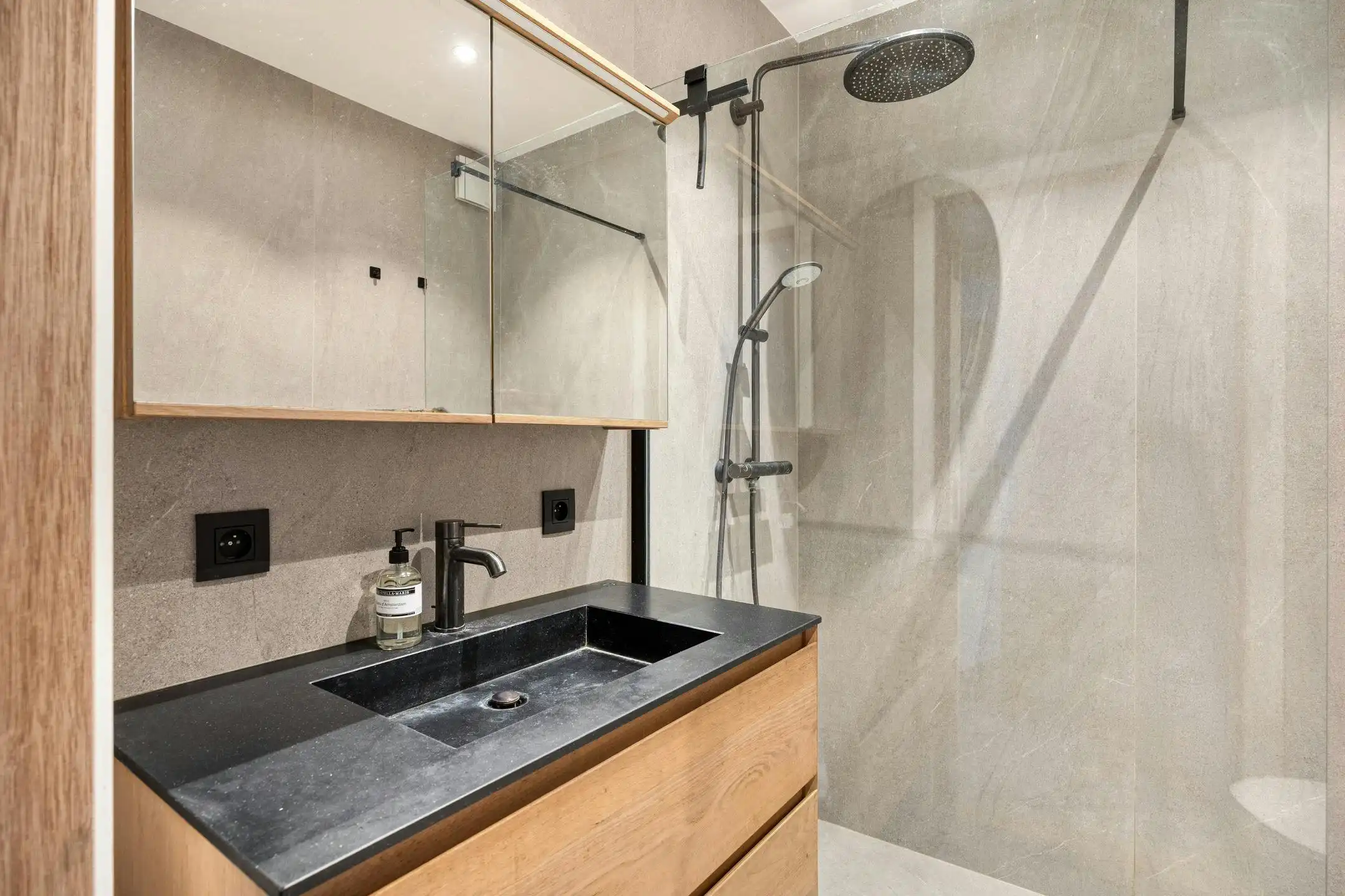 Appartement met twee slaapkamers en terras te koop Antwerpen centrum foto 16