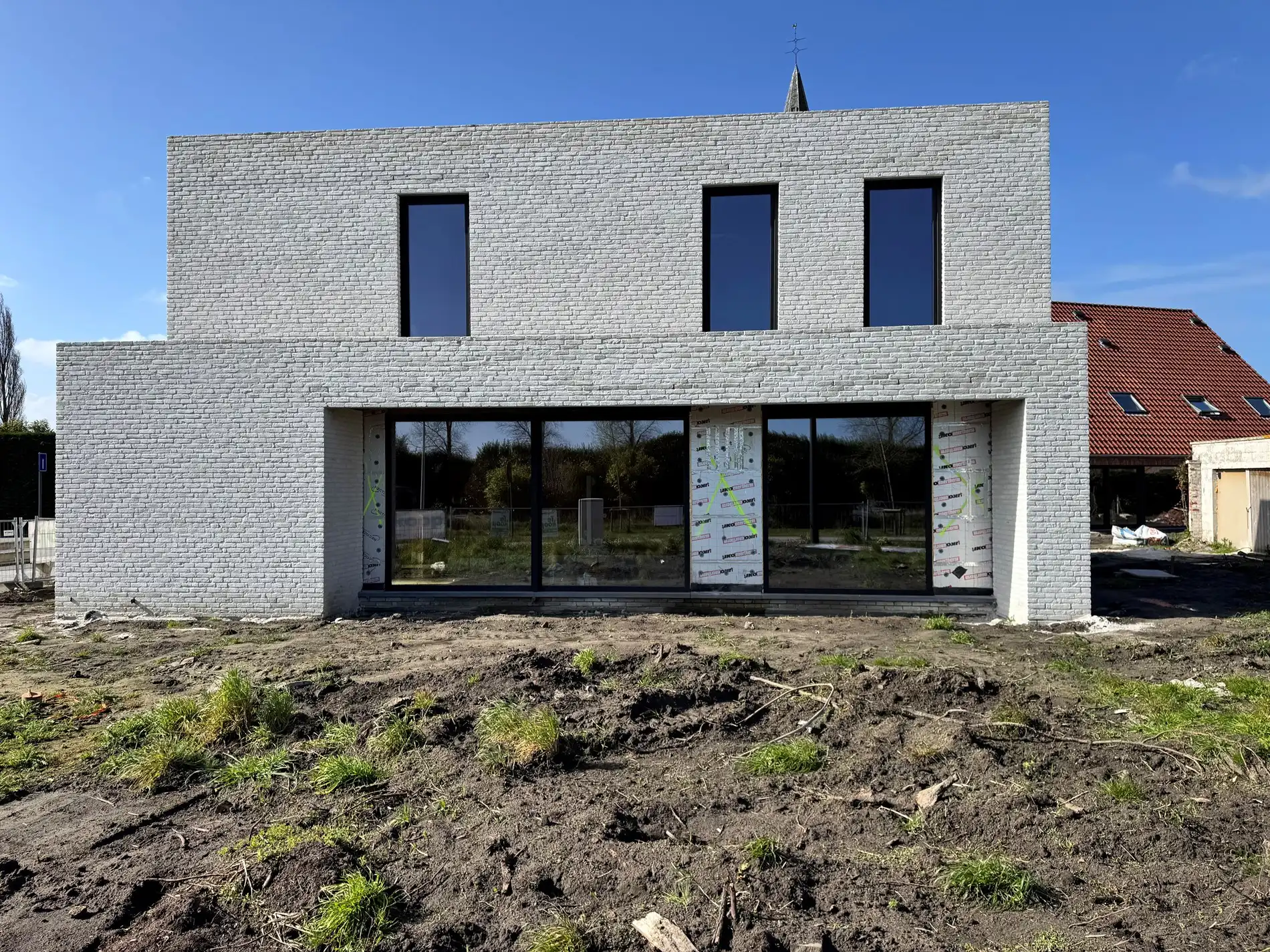 Alleenstaande nieuwbouwwoning met 3 slaapkamers en tuin te Koekelare foto 2