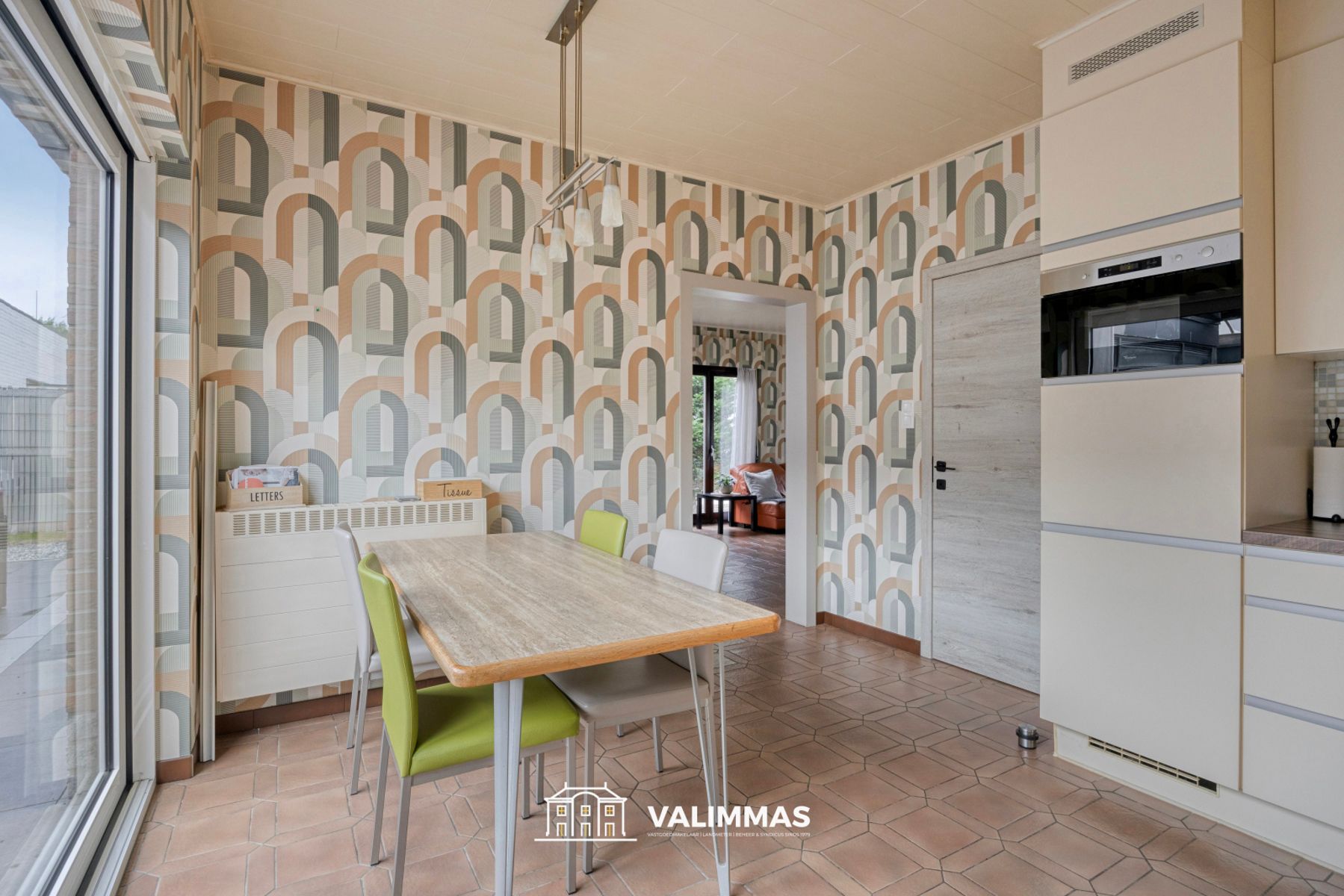 Verzorgde, mooi gelegen driegevelwoning met garage & tuintje foto 11