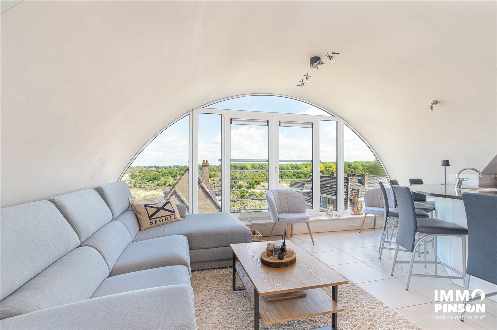 Ruim penthouse met groot zonneterras en prachtig uitzicht foto 9