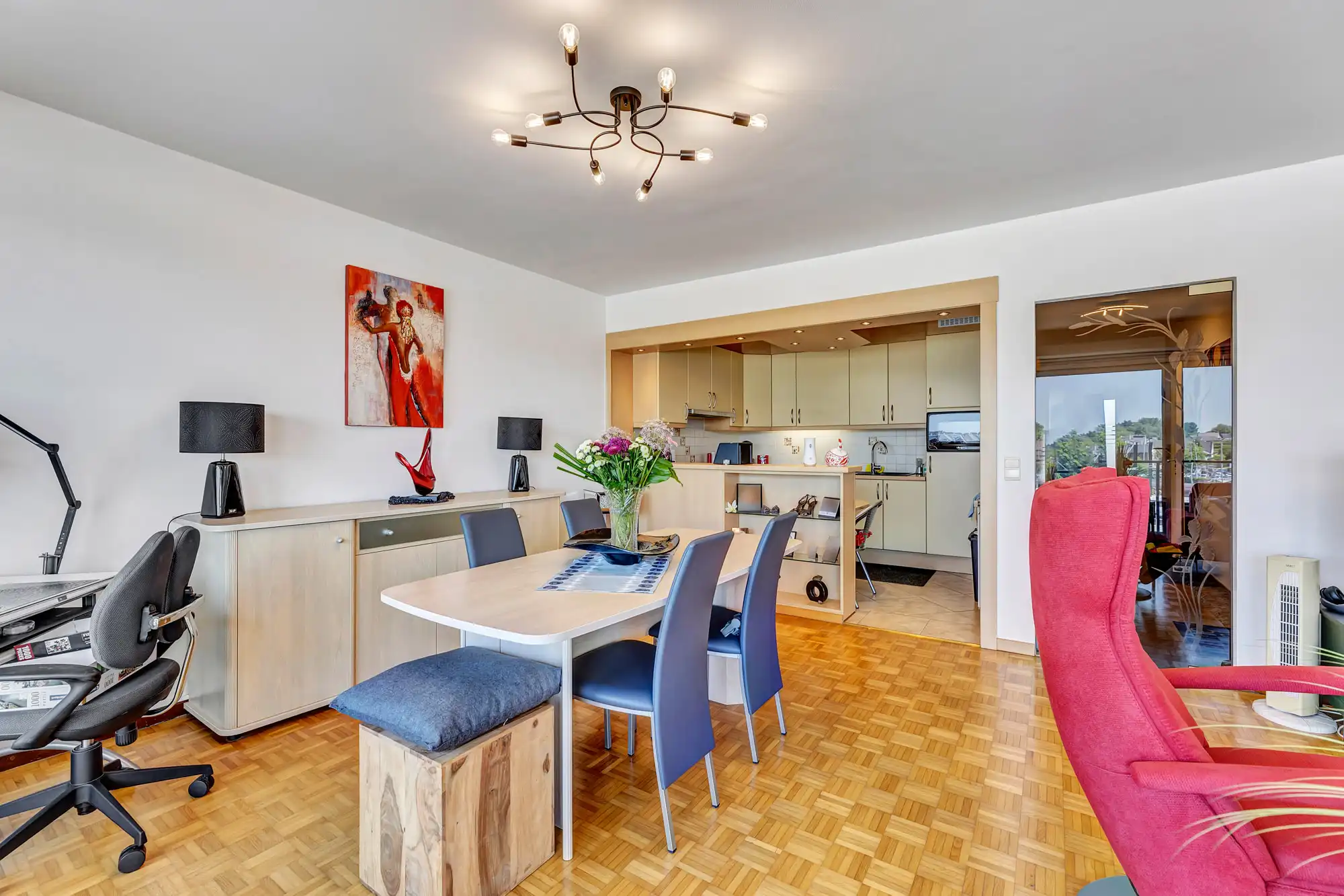 Twee slaapkamer appartement nabij centrum Denderleeuw foto 4