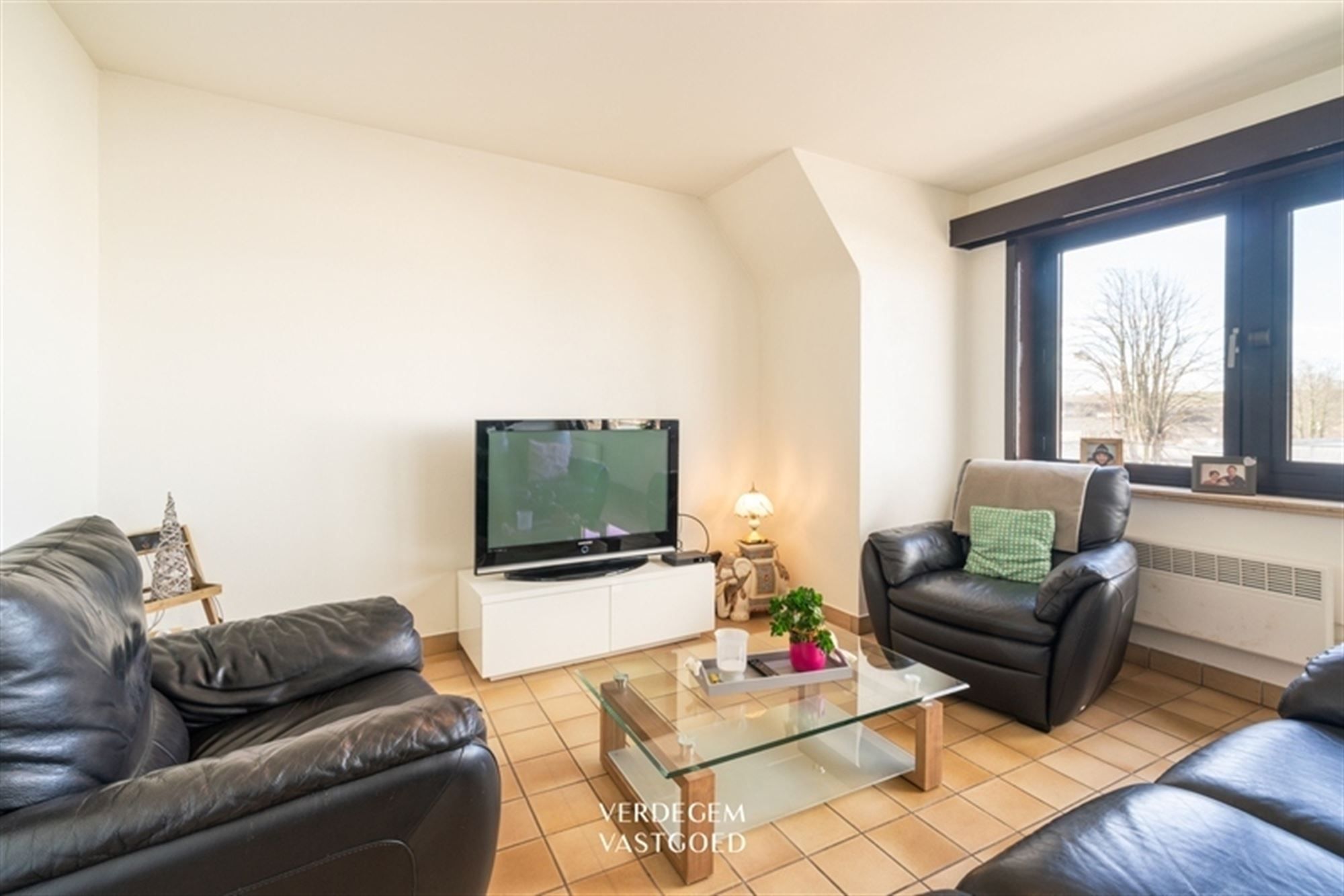 Appartement met 3 slaapkamers, terras, grote zolder en garage foto 3