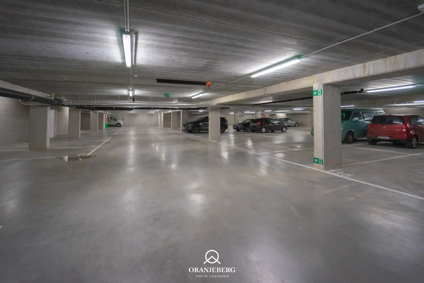 Nieuwbouw autostaanplaats te huur in afgesloten parkeergarage nabij Gent centrum foto 3
