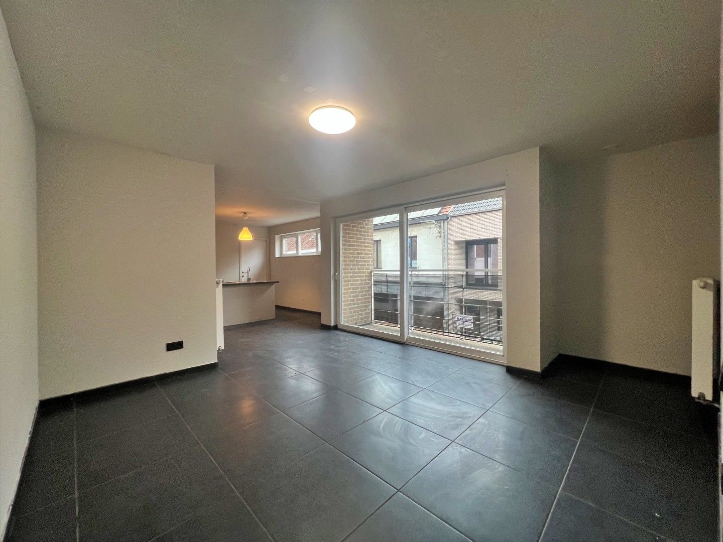 2-slaapkamer appartement met 2 overdekte staanplaatsen foto 2