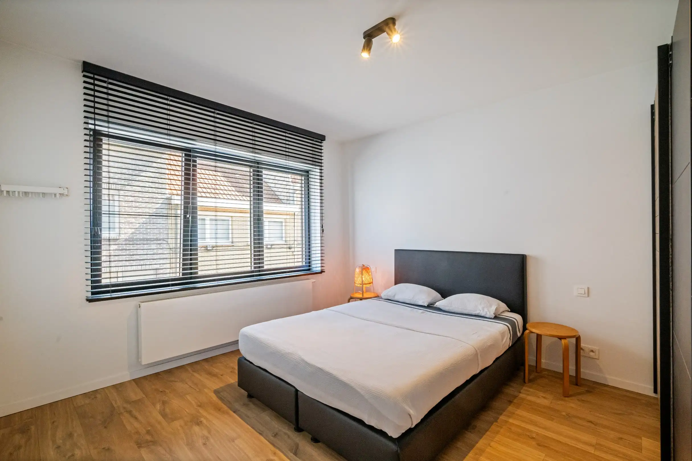 Schitterend gerenoveerd huis te Heist. Garage mogelijk! foto 17