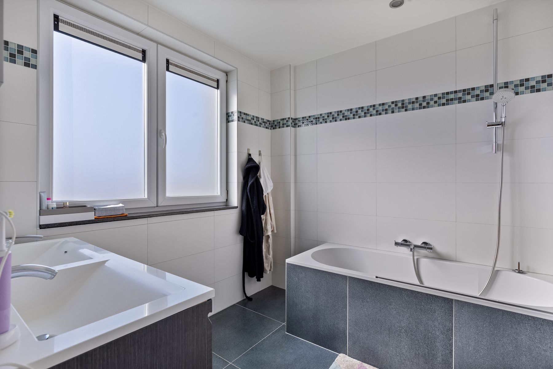Exclusieve eigendom met loods, showroom en luxe voorzieningen in hartje Asse! foto 18