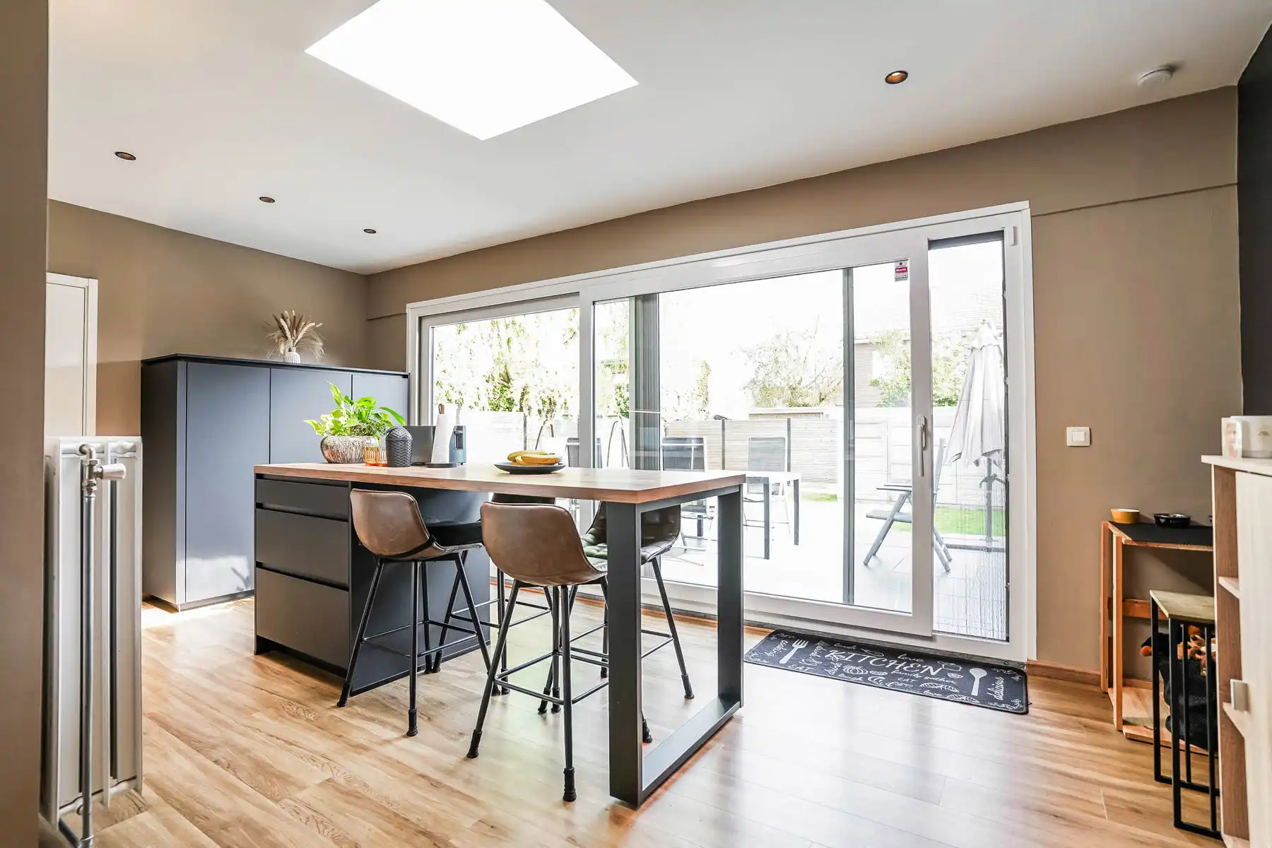 Mooi gerenoveerde & instapklare 3-gevel woning te Londerzeel foto 9