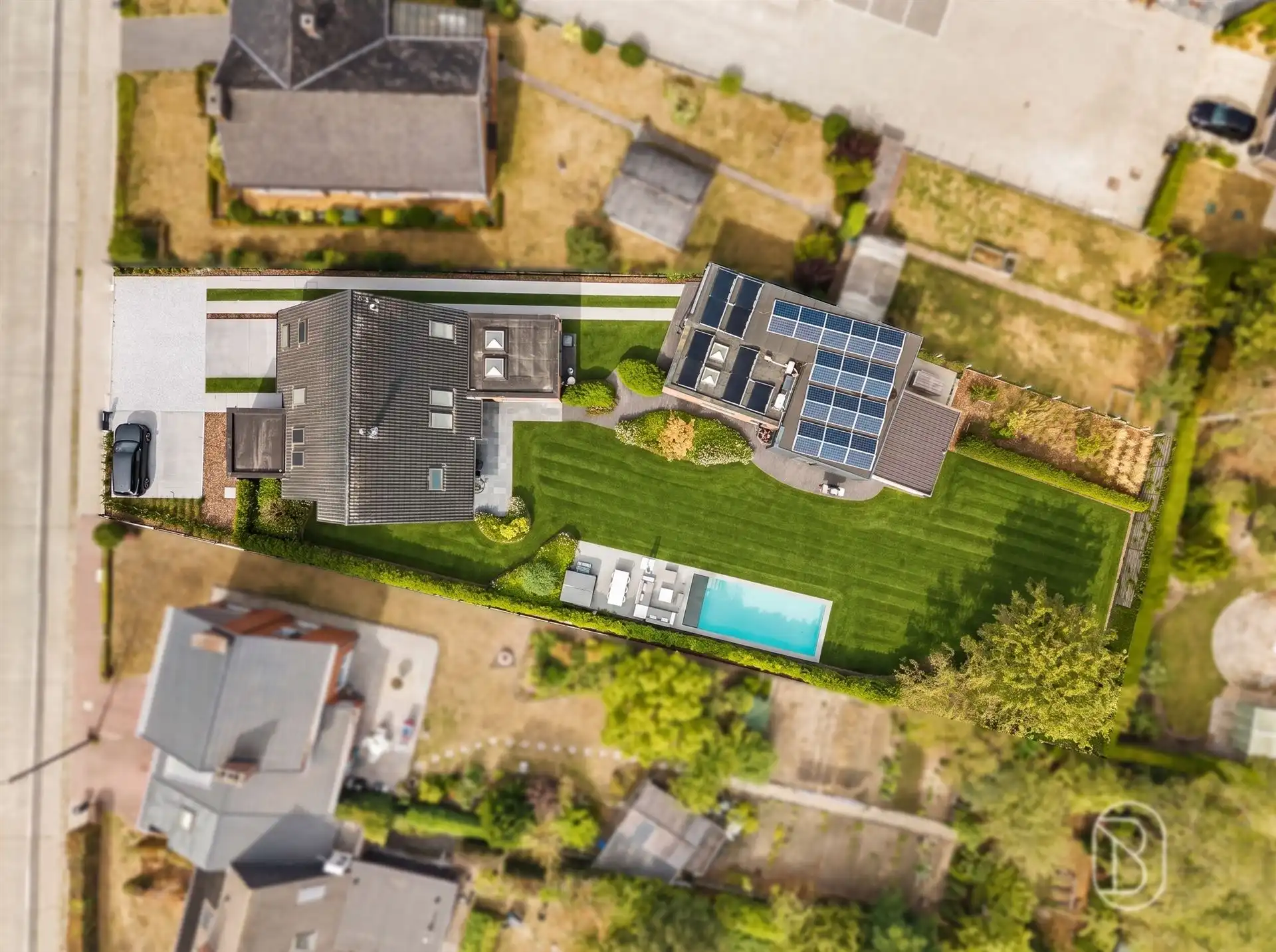 Instapklare woning met zwembad en bijgebouw foto 7