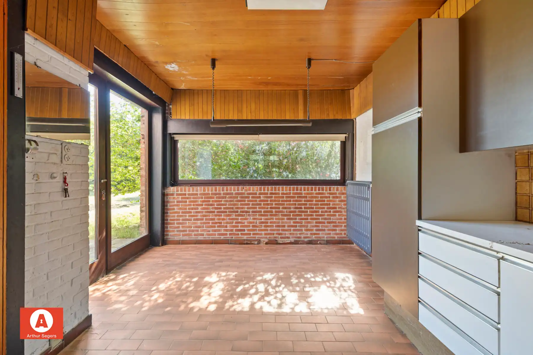 Te renoveren open bebouwing met 4 slaapkamers op toplocatie foto 11