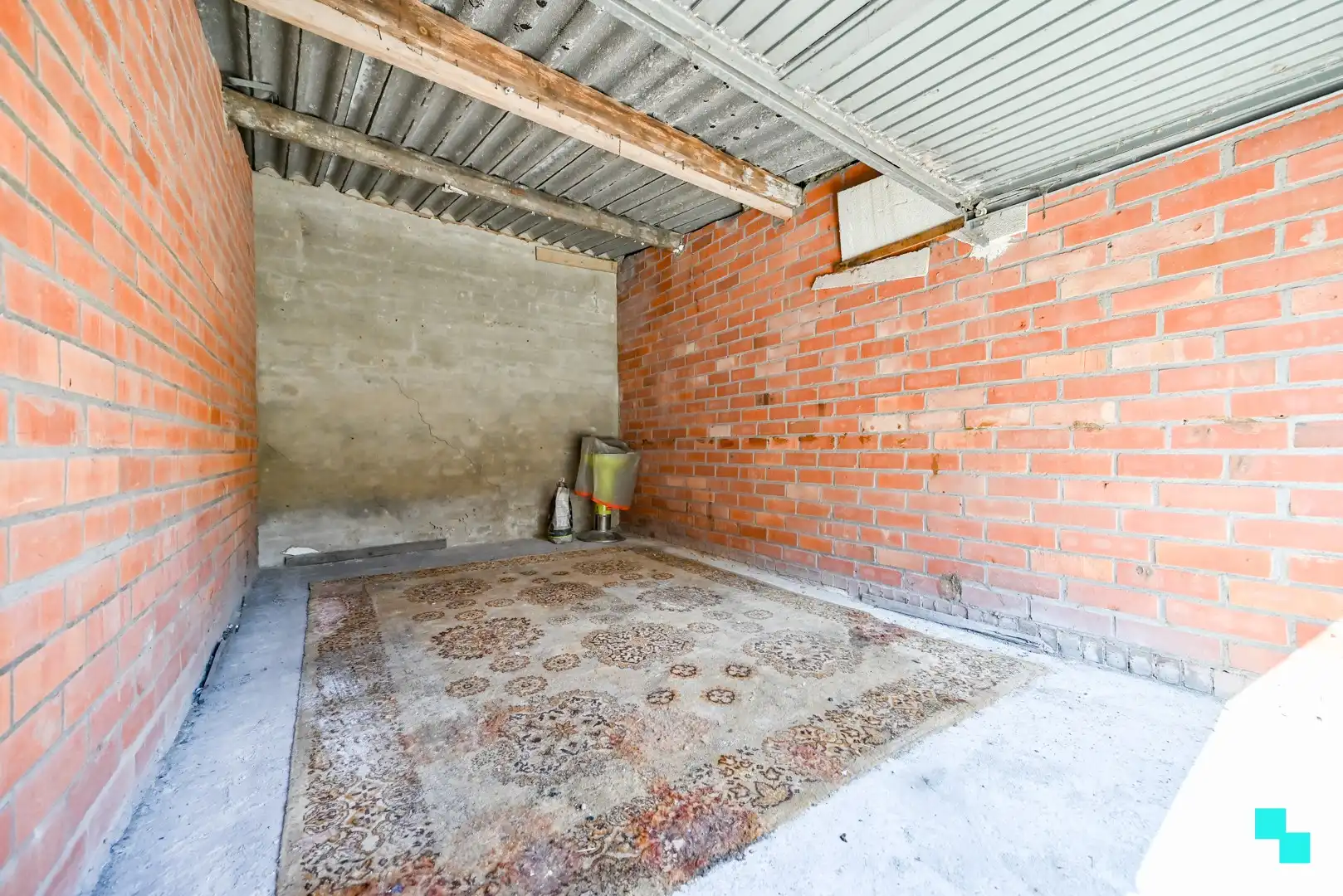 Centraal gelegen garagebox te Izegem foto 3