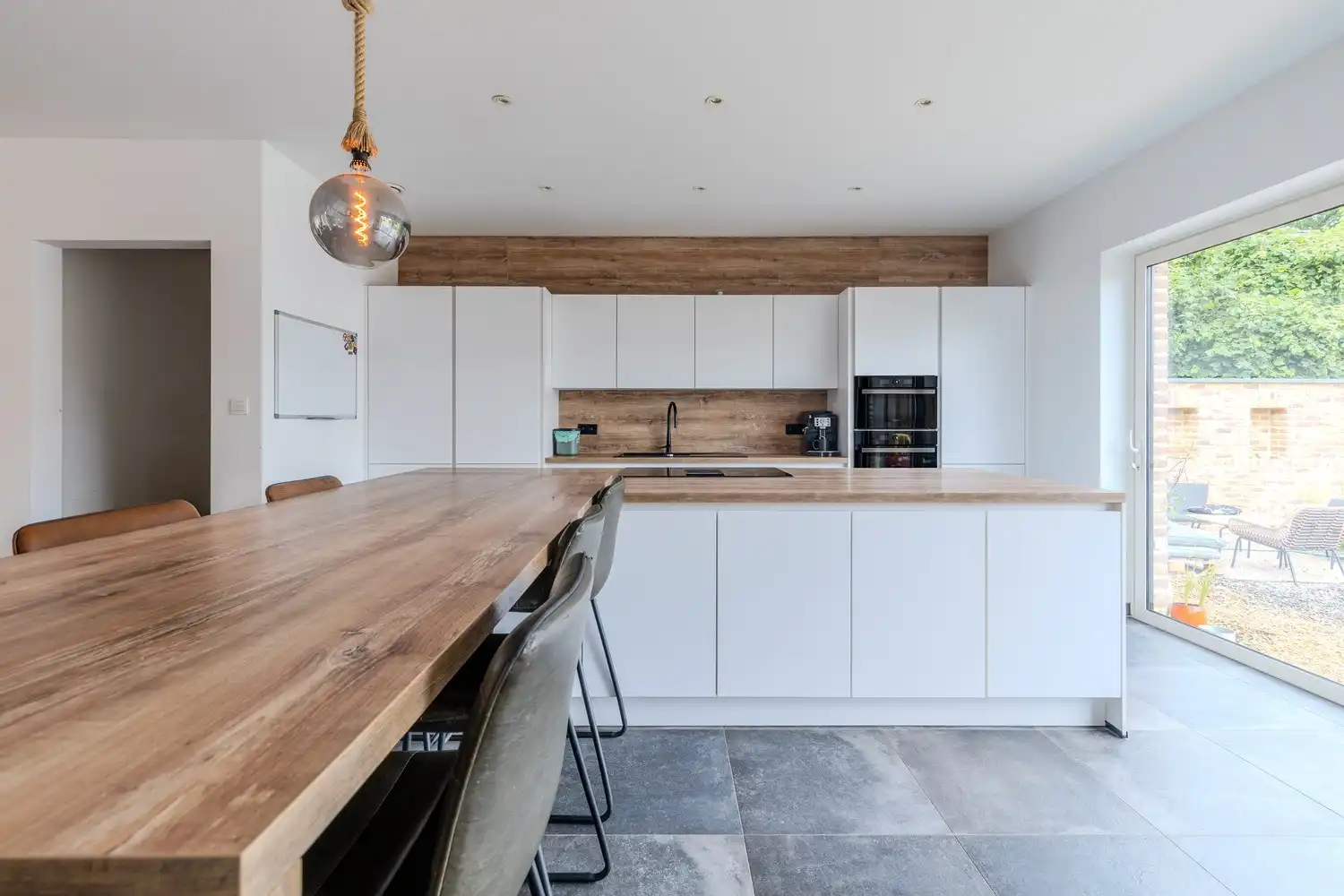 Ruime woning  op een perceel van 7a62ca met 5 slaapkamers en 2 badkamers in Stokkem foto 14